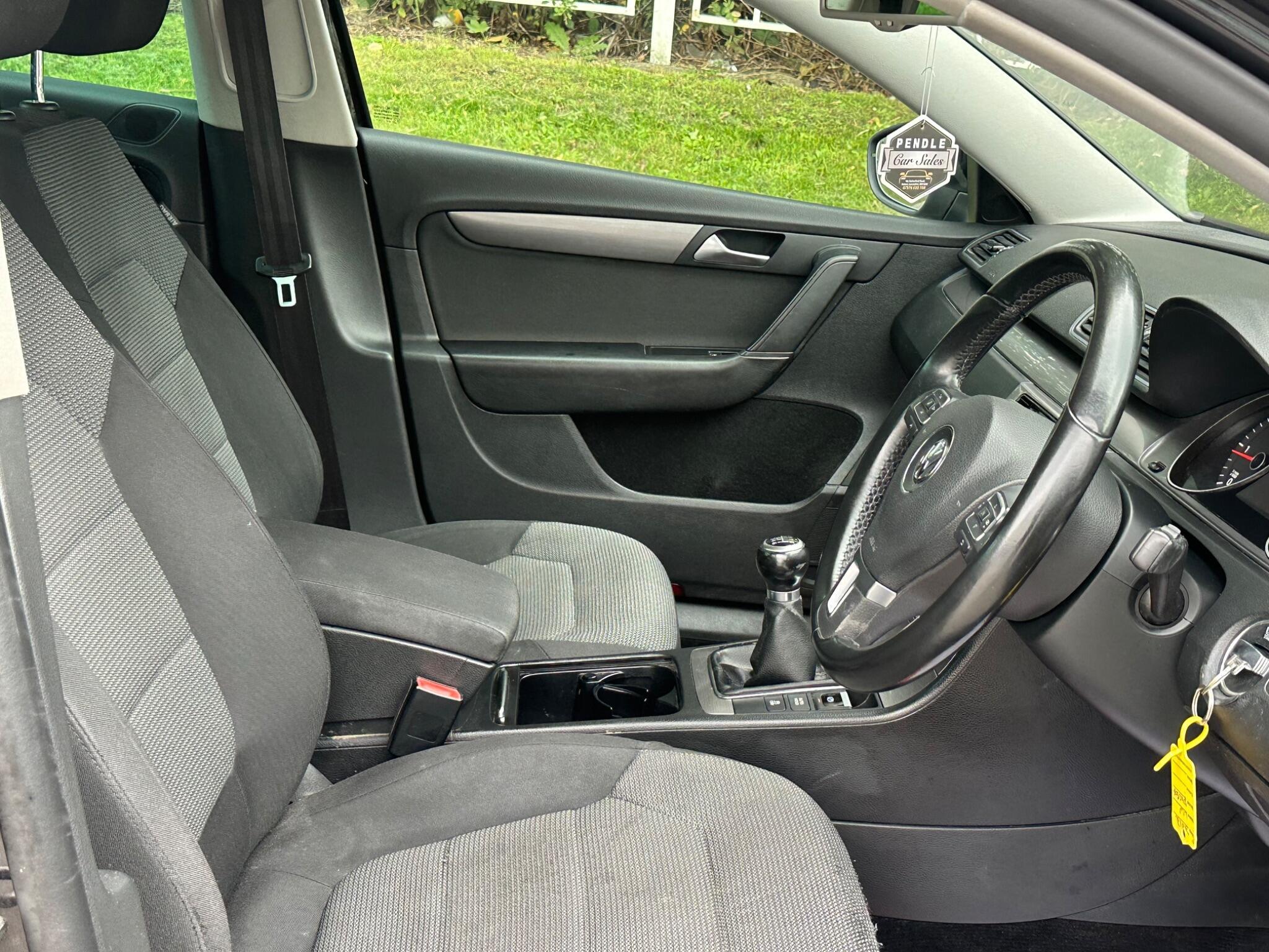 Volkswagen Passat - Image 14