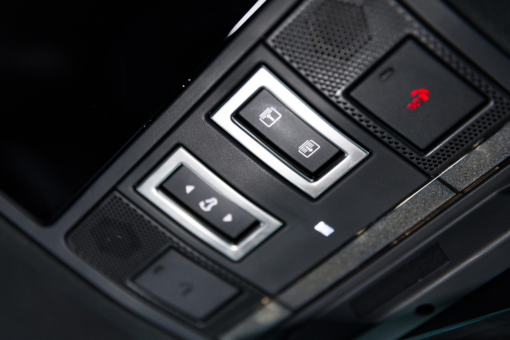 Land Rover Defender 110 - Image 41