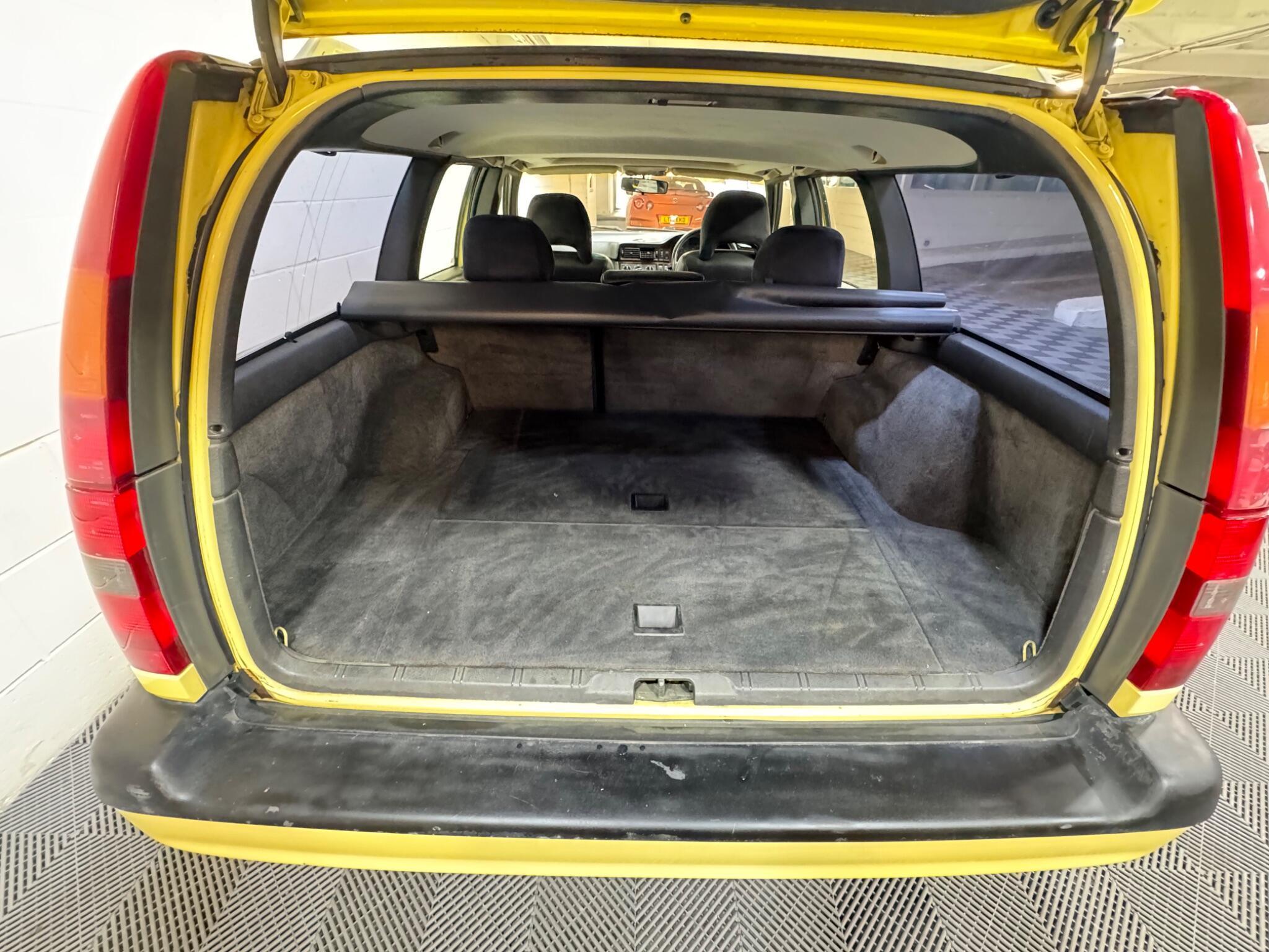 Volvo 850 - Image 13