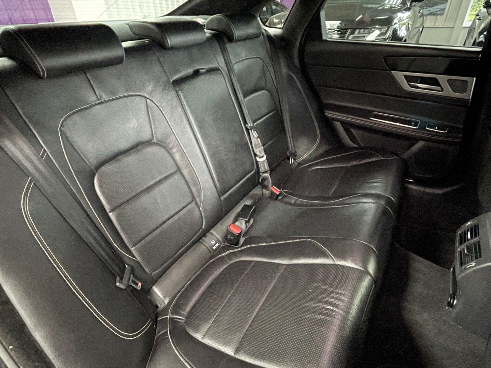 Jaguar XF - Image 25