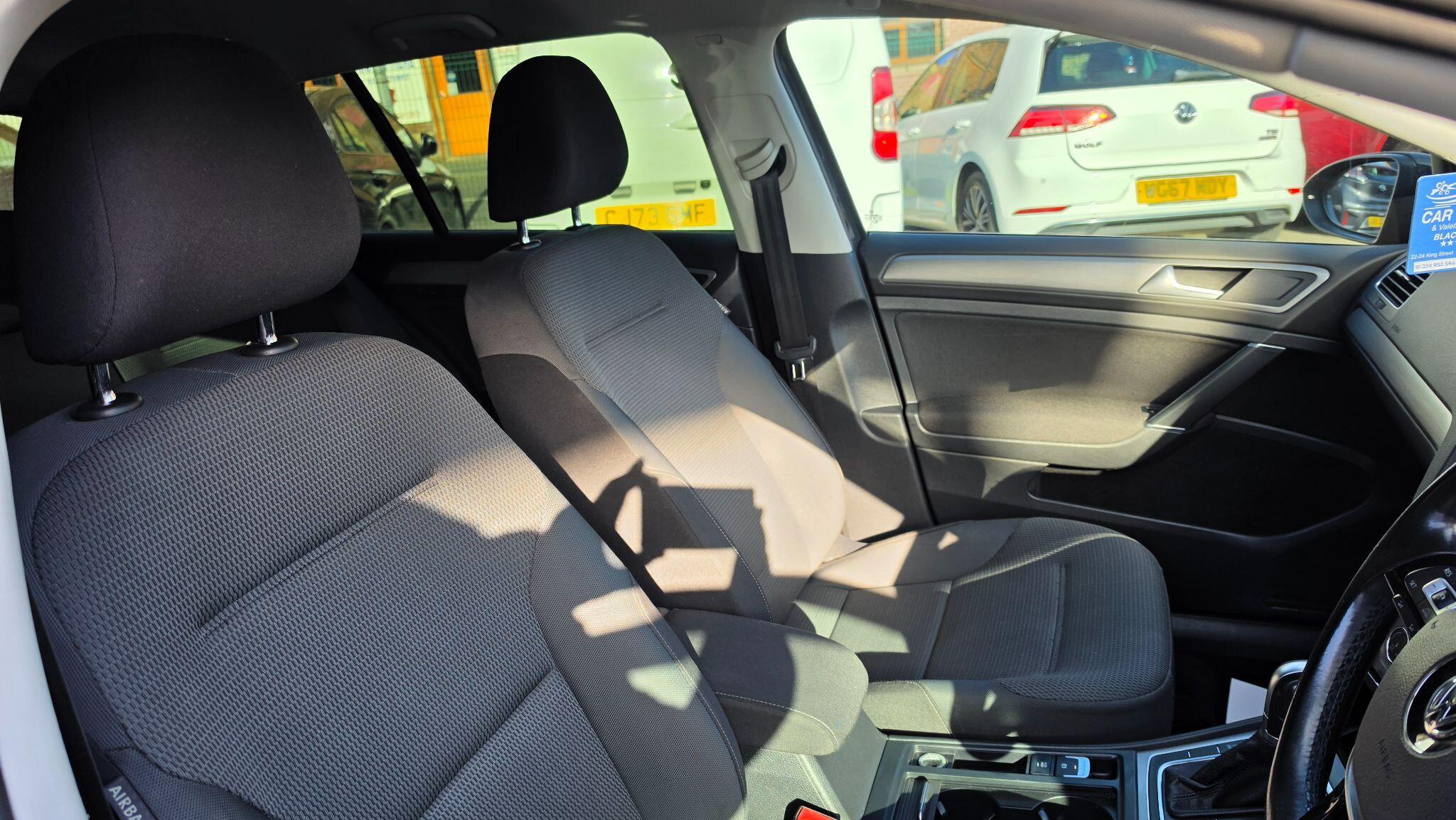 Volkswagen Golf - Image 12