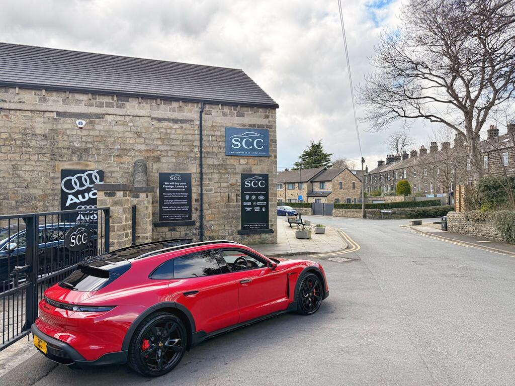 Porsche Taycan - Image 11