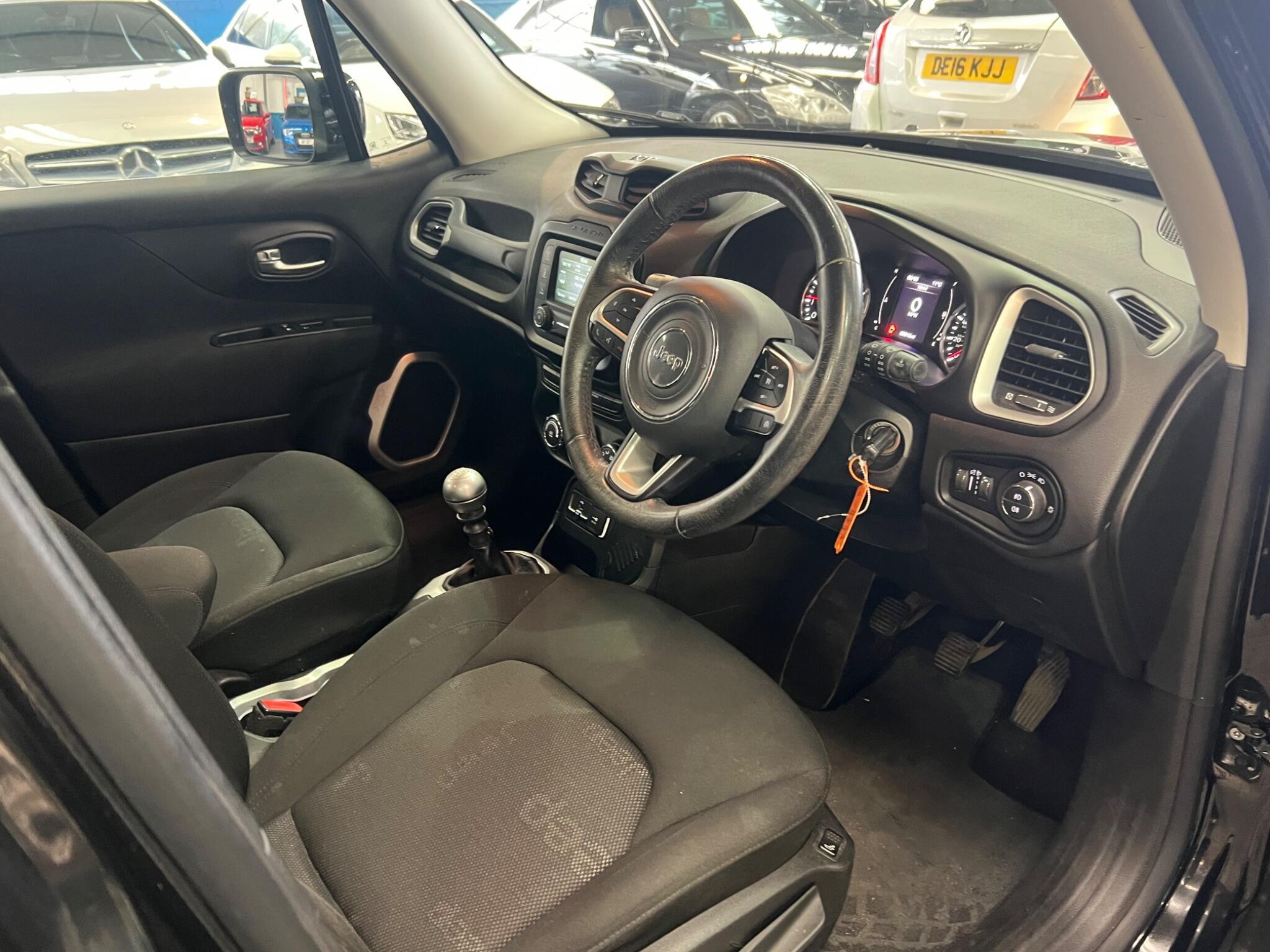 Jeep Renegade - Image 13