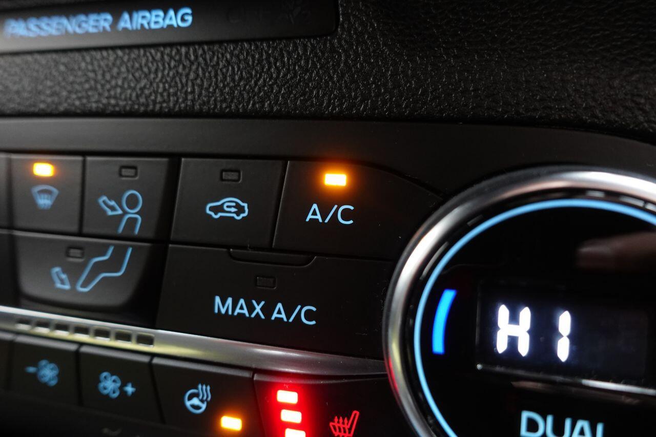 Ford Focus - Image 25