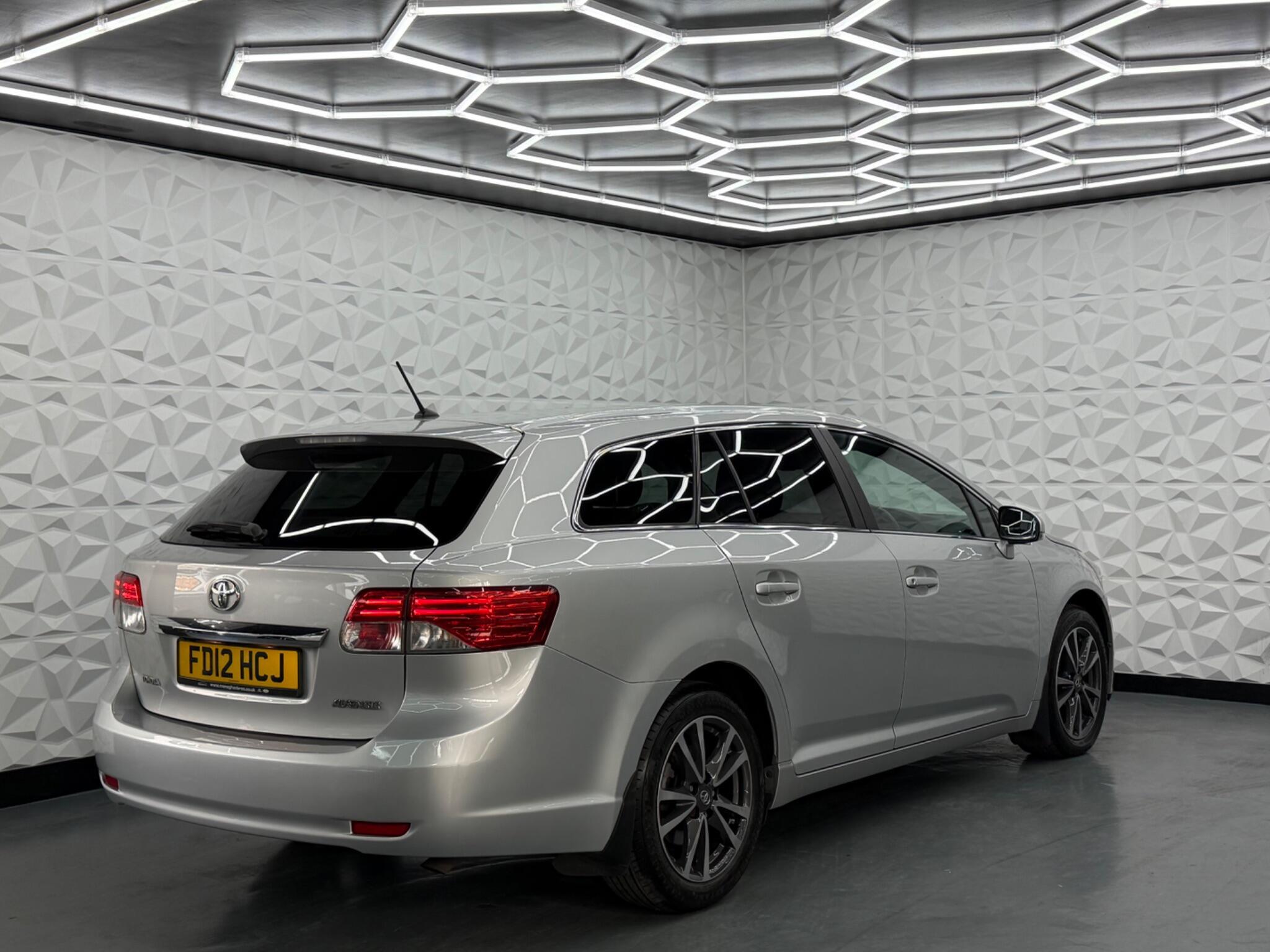 Toyota Avensis - Image 11