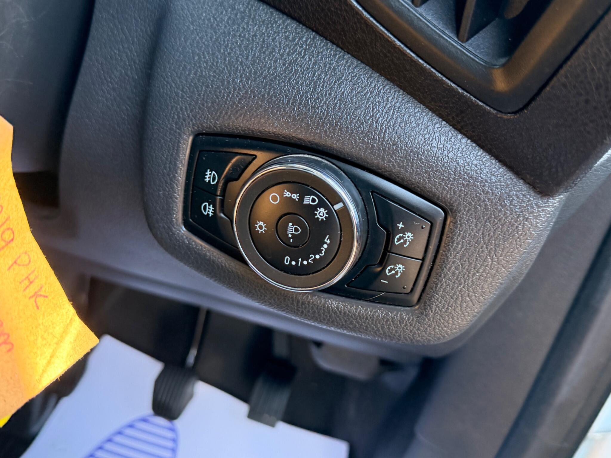 Ford Transit Connect - Image 23