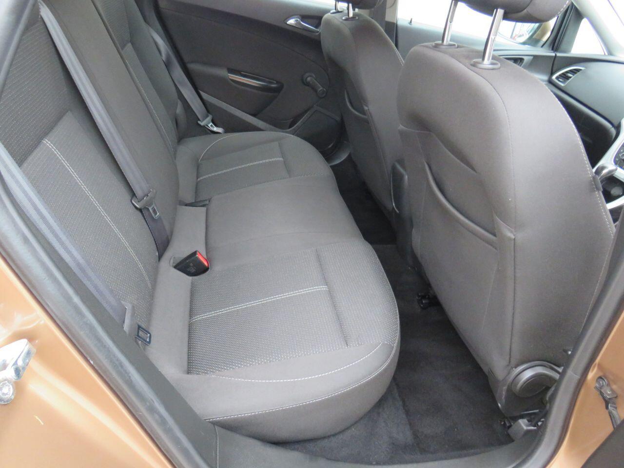 Vauxhall Astra - Image 8