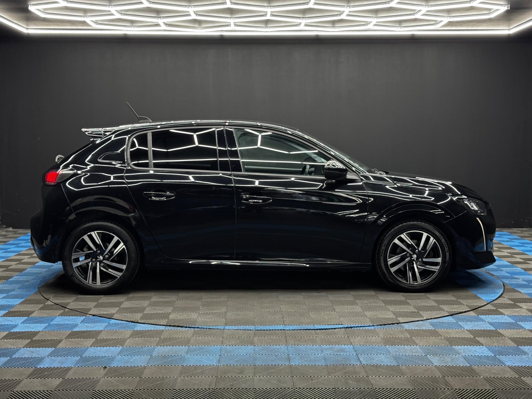 Peugeot 208 - Image 4