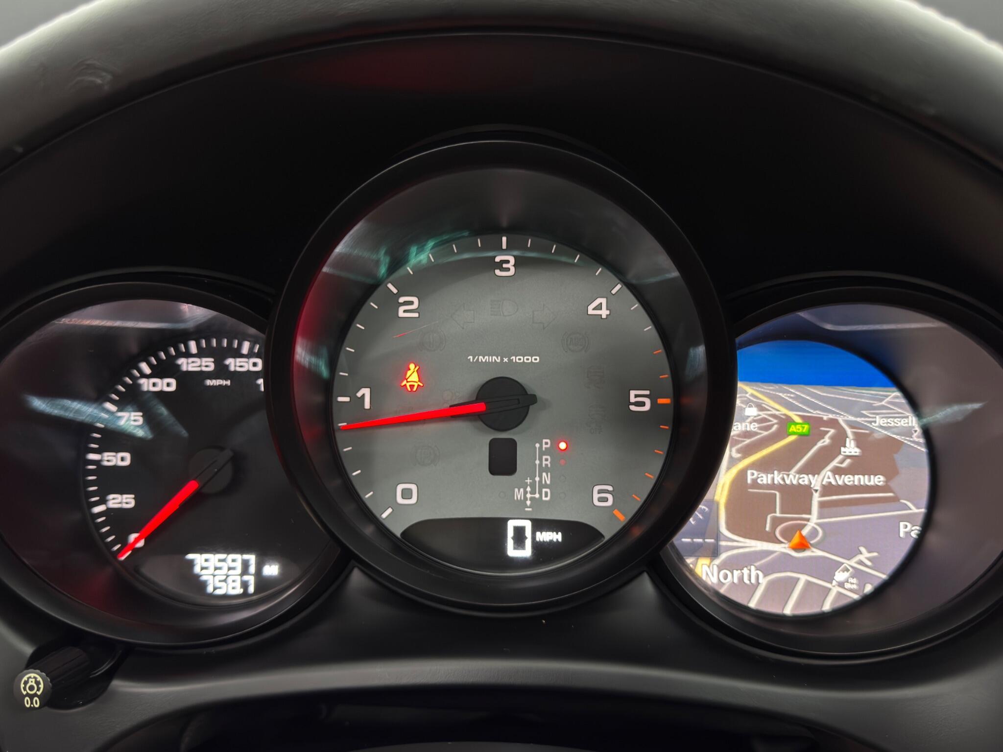 Porsche Macan - Image 25