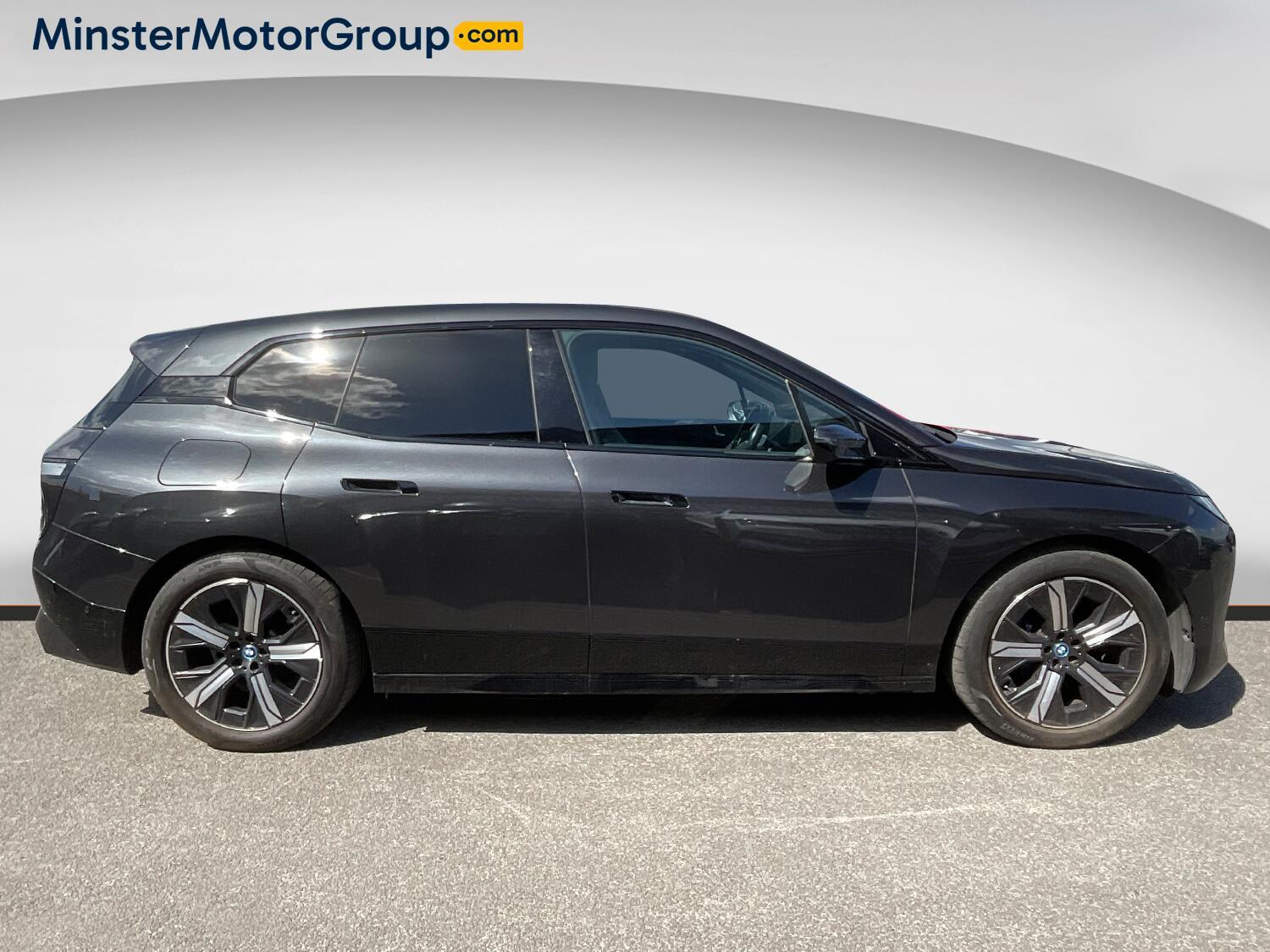 BMW IX - Image 2