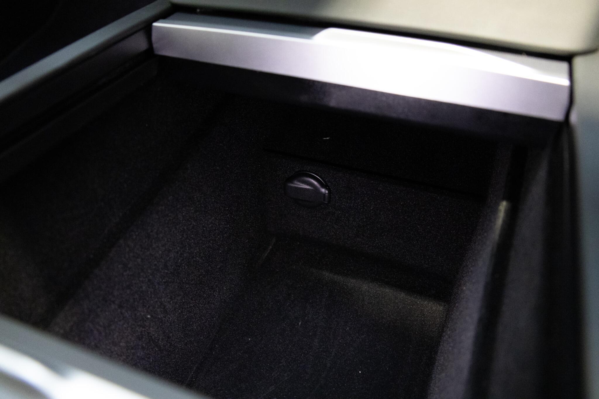 Tesla Model 3 - Image 27