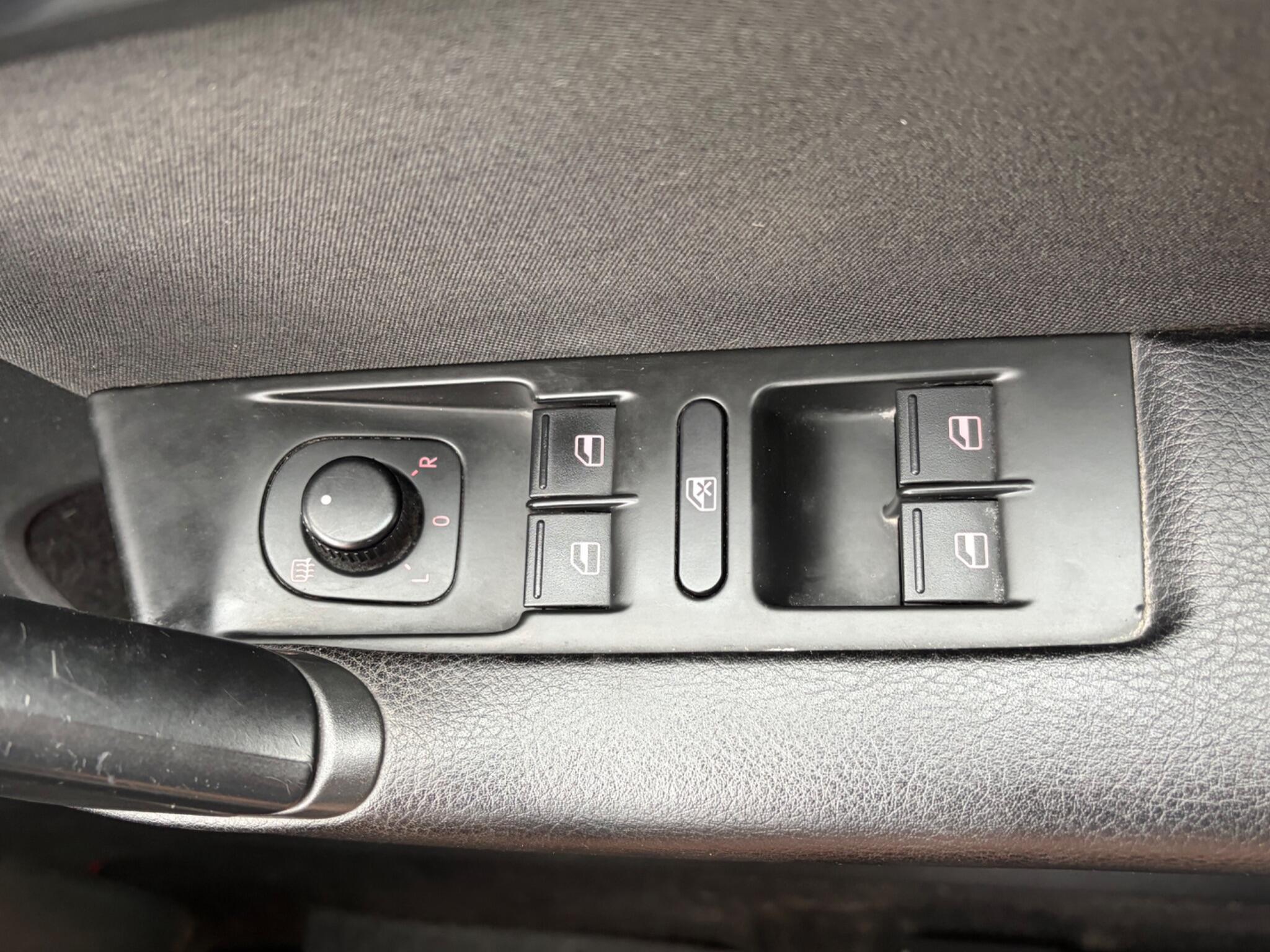 Volkswagen Passat - Image 26