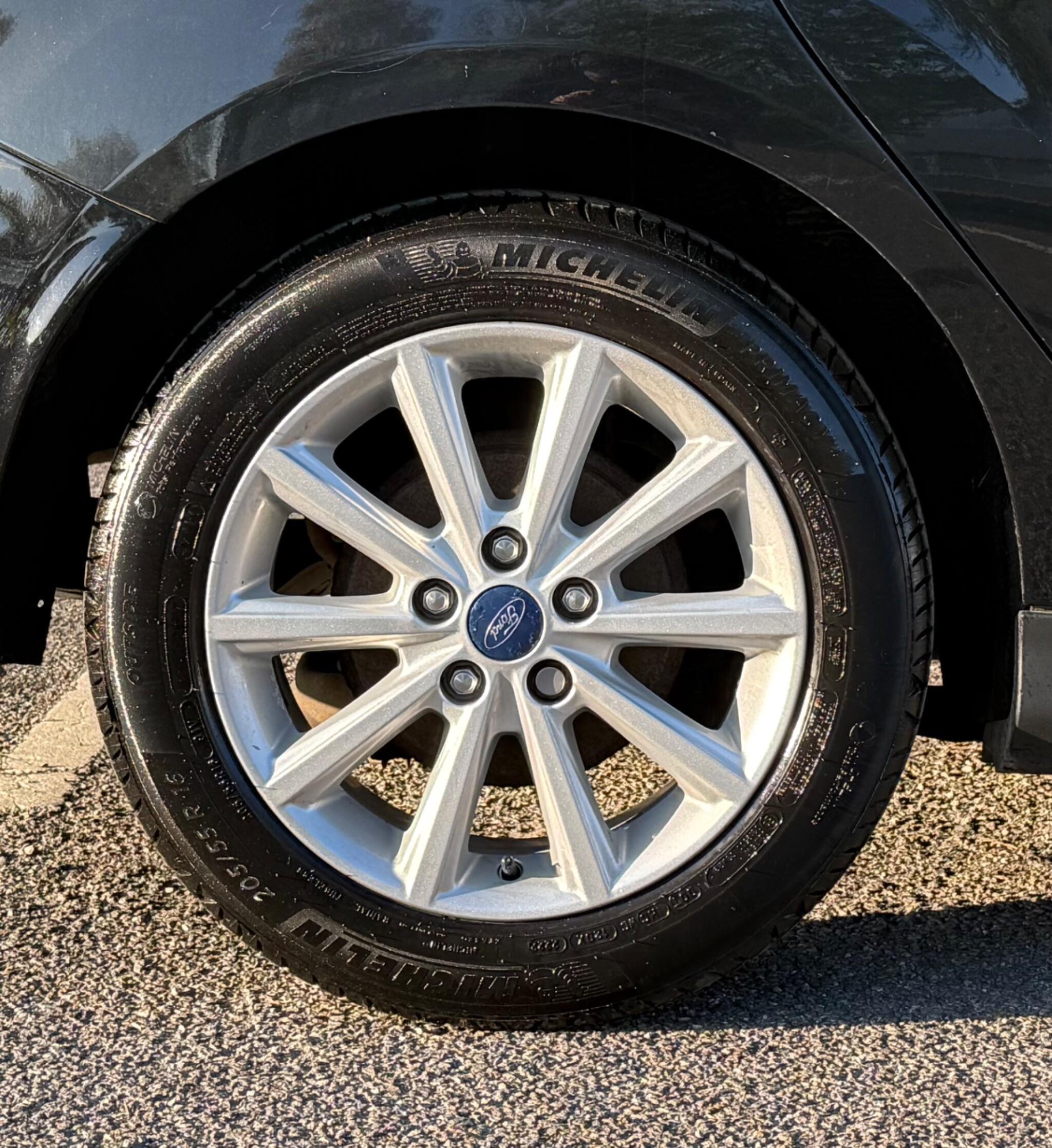 Ford Focus - Image 38