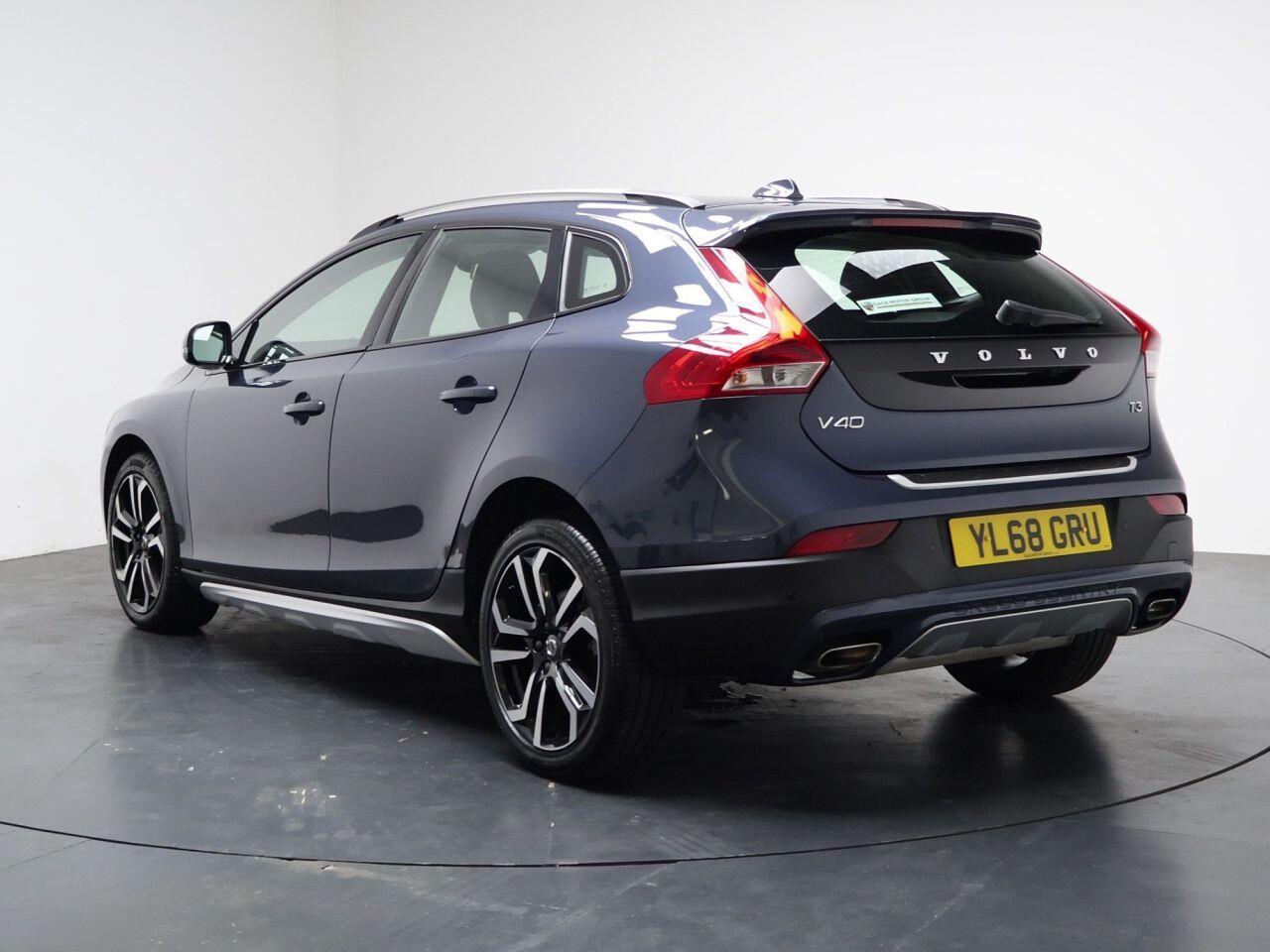 Volvo V40 CROSS COUNTRY - Image 9