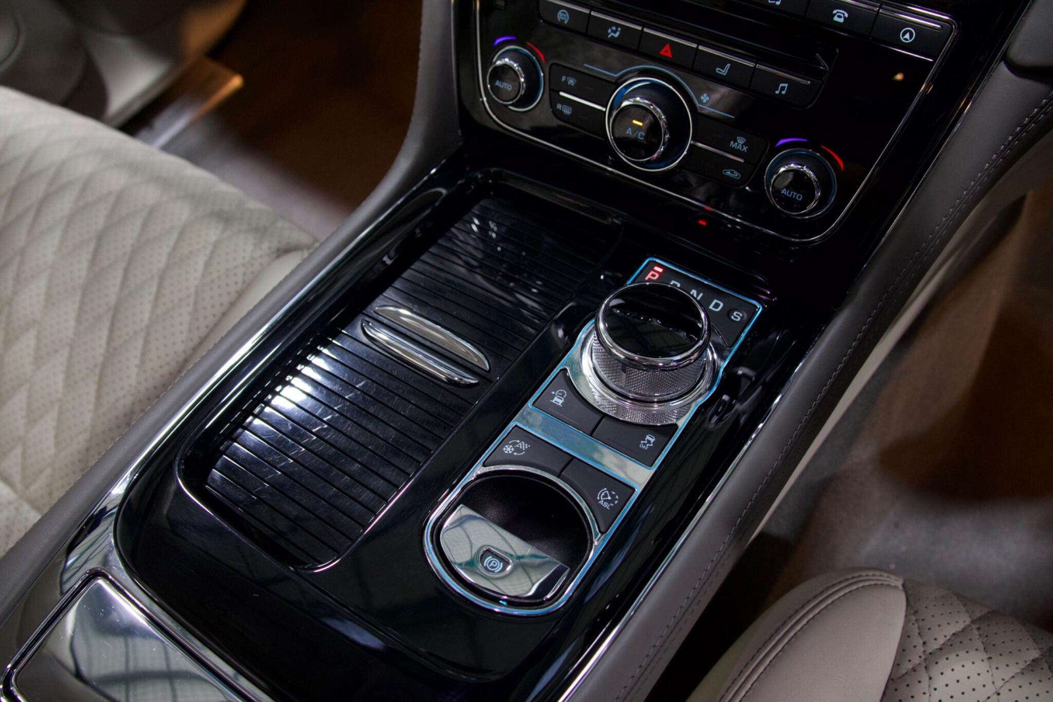 Jaguar XJ - Image 16