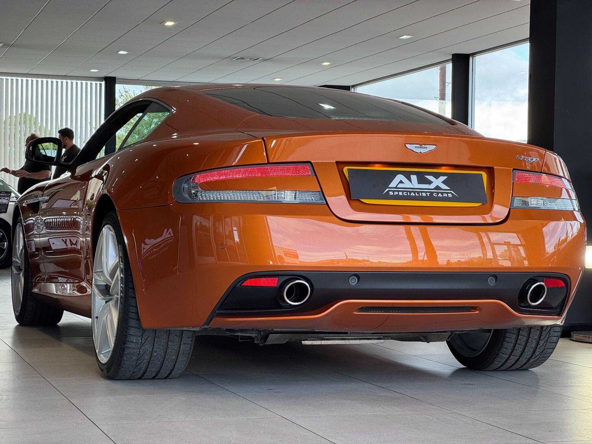 Aston Martin Virage - Image 13