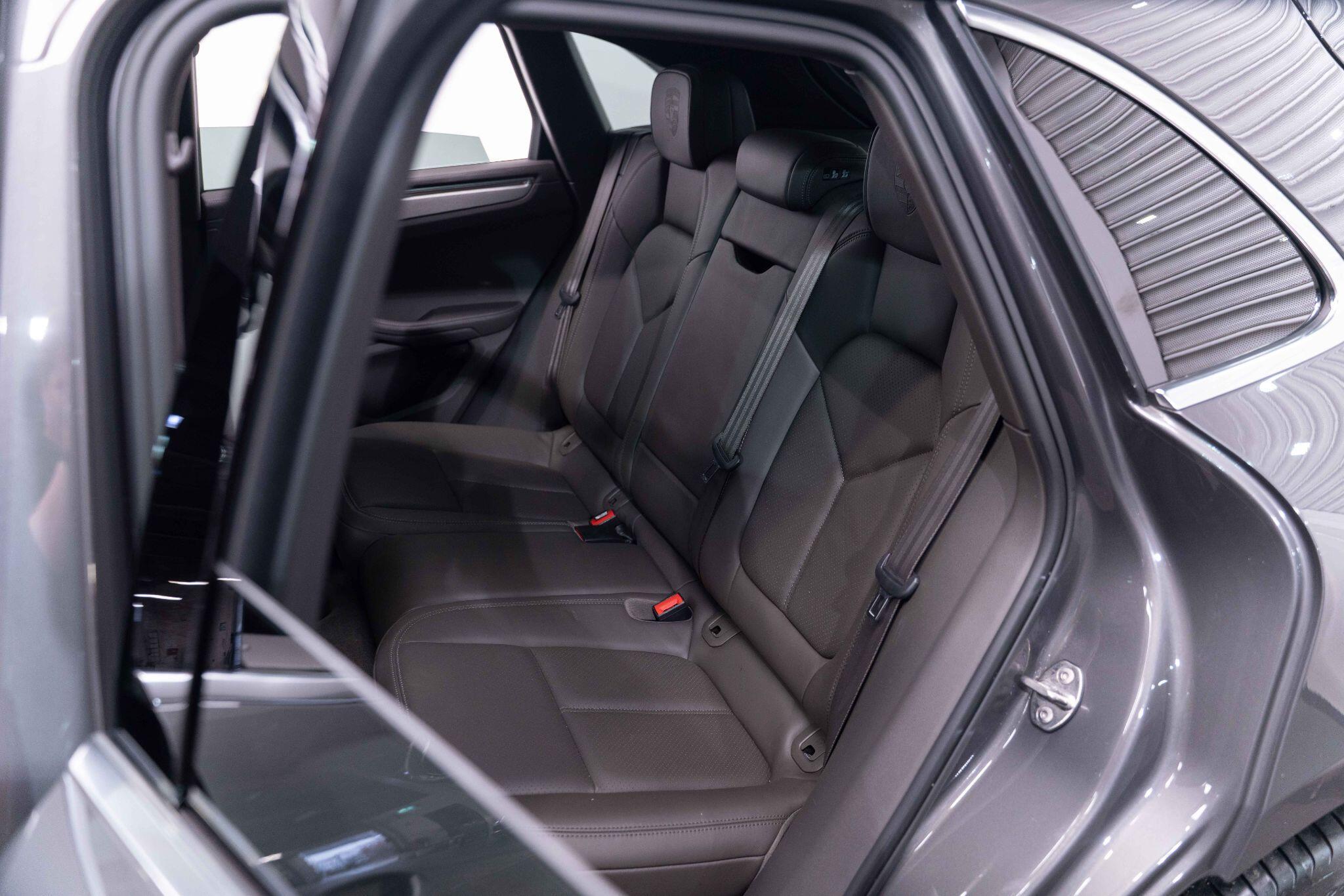 Porsche Macan - Image 17