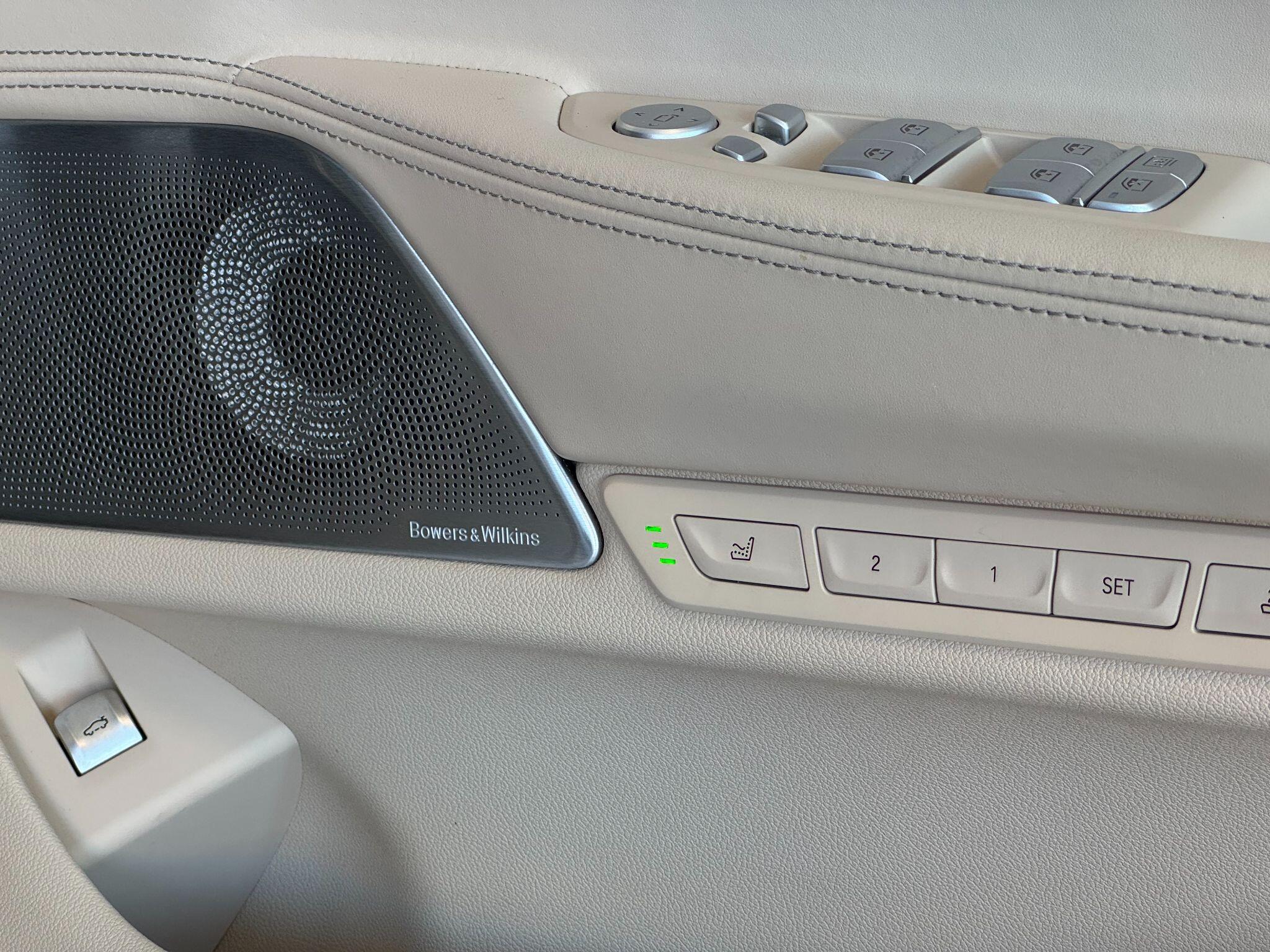 BMW 7 Series - Image 40