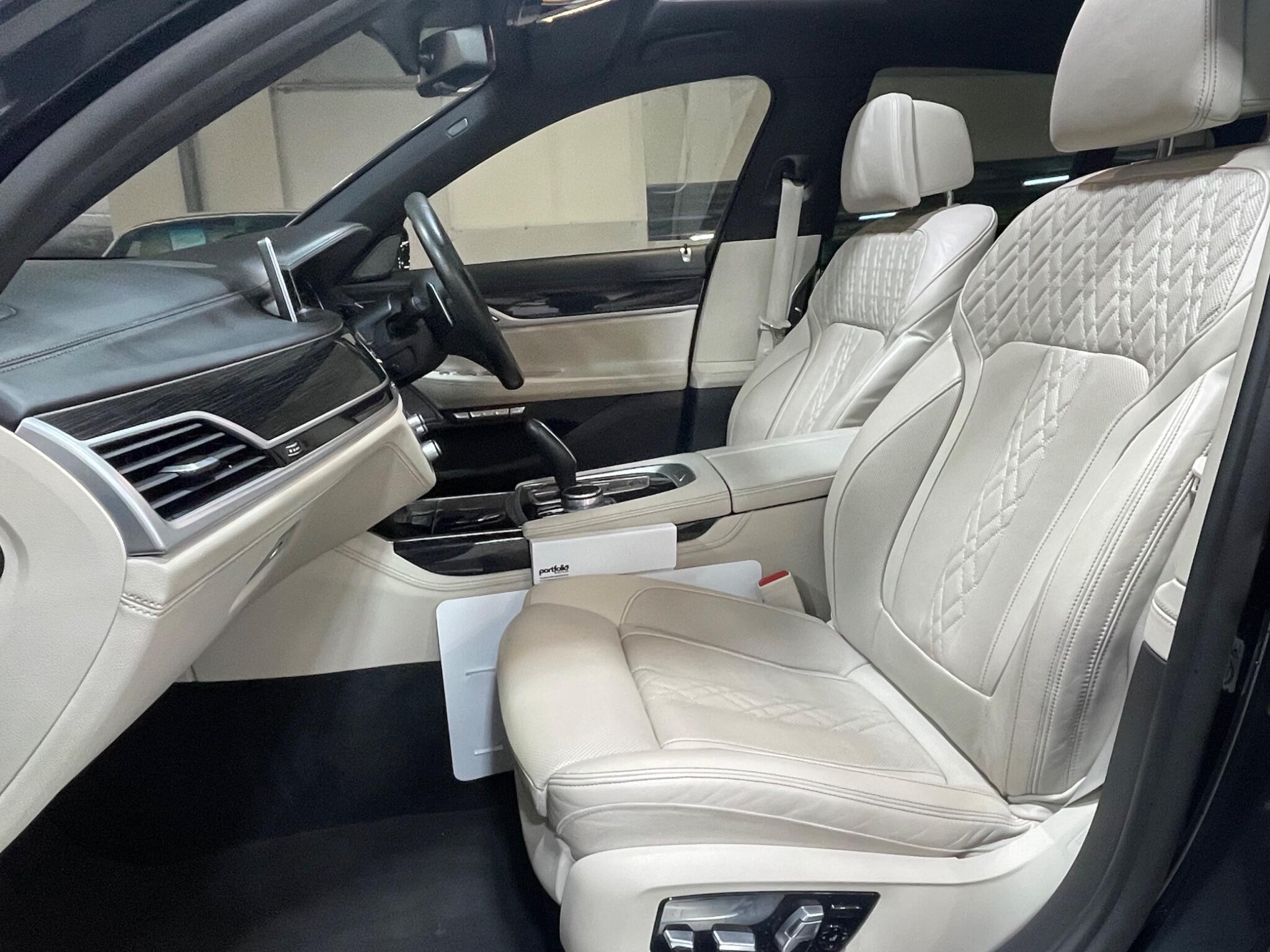 BMW 7 Series - Image 10