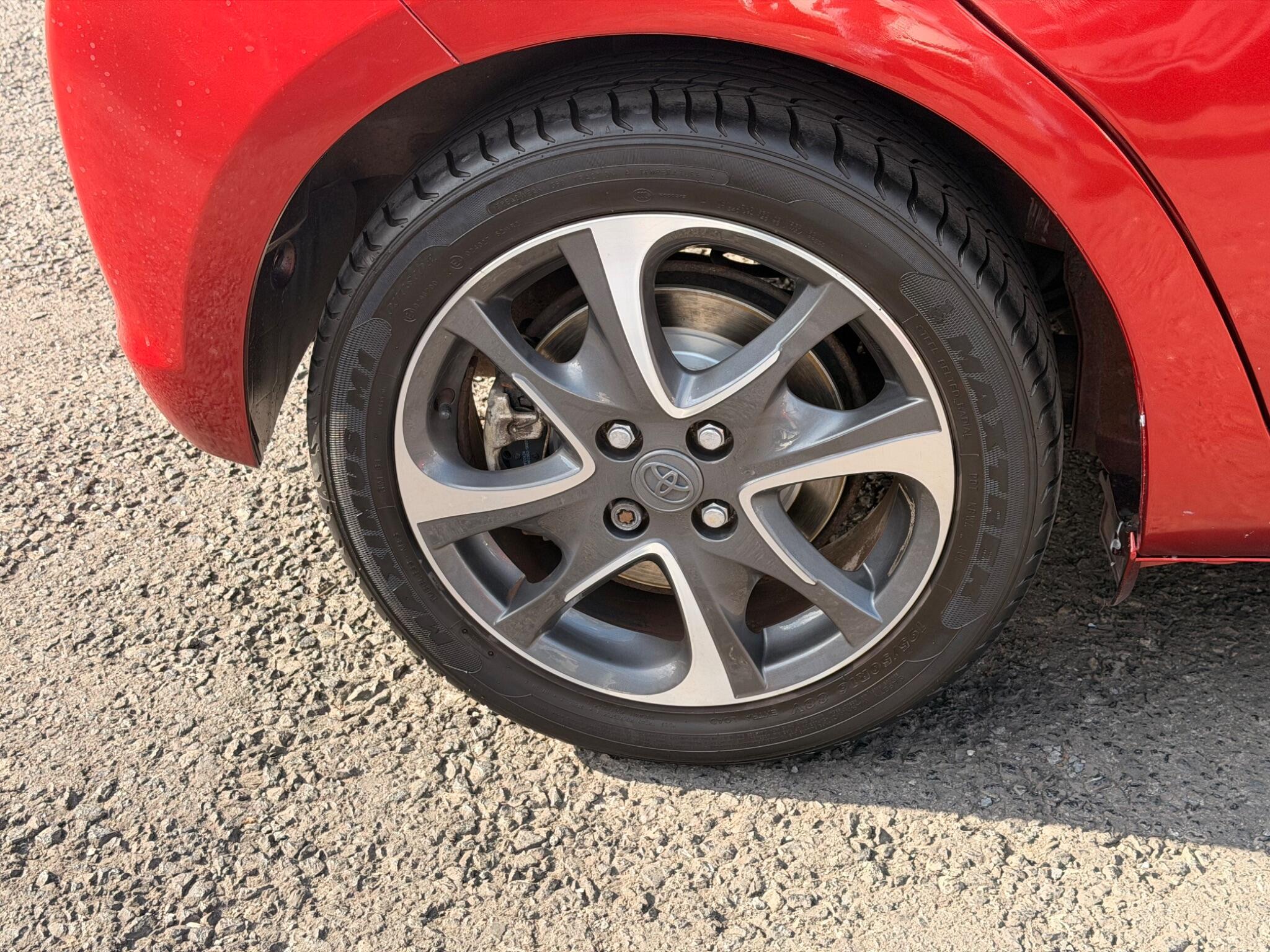 Toyota Yaris - Image 9