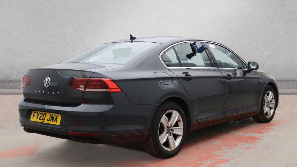 Volkswagen Passat - Image 4