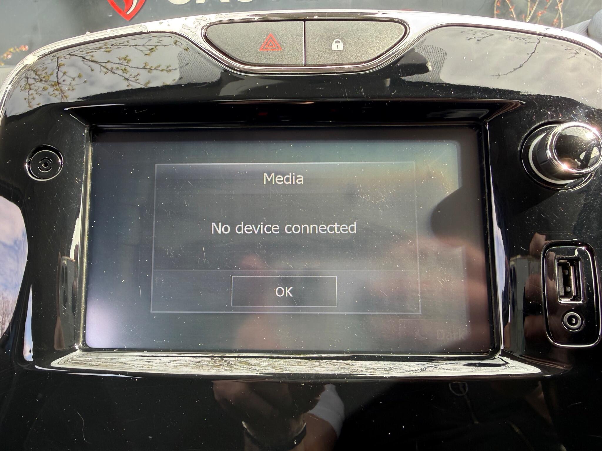 Renault Clio - Image 51