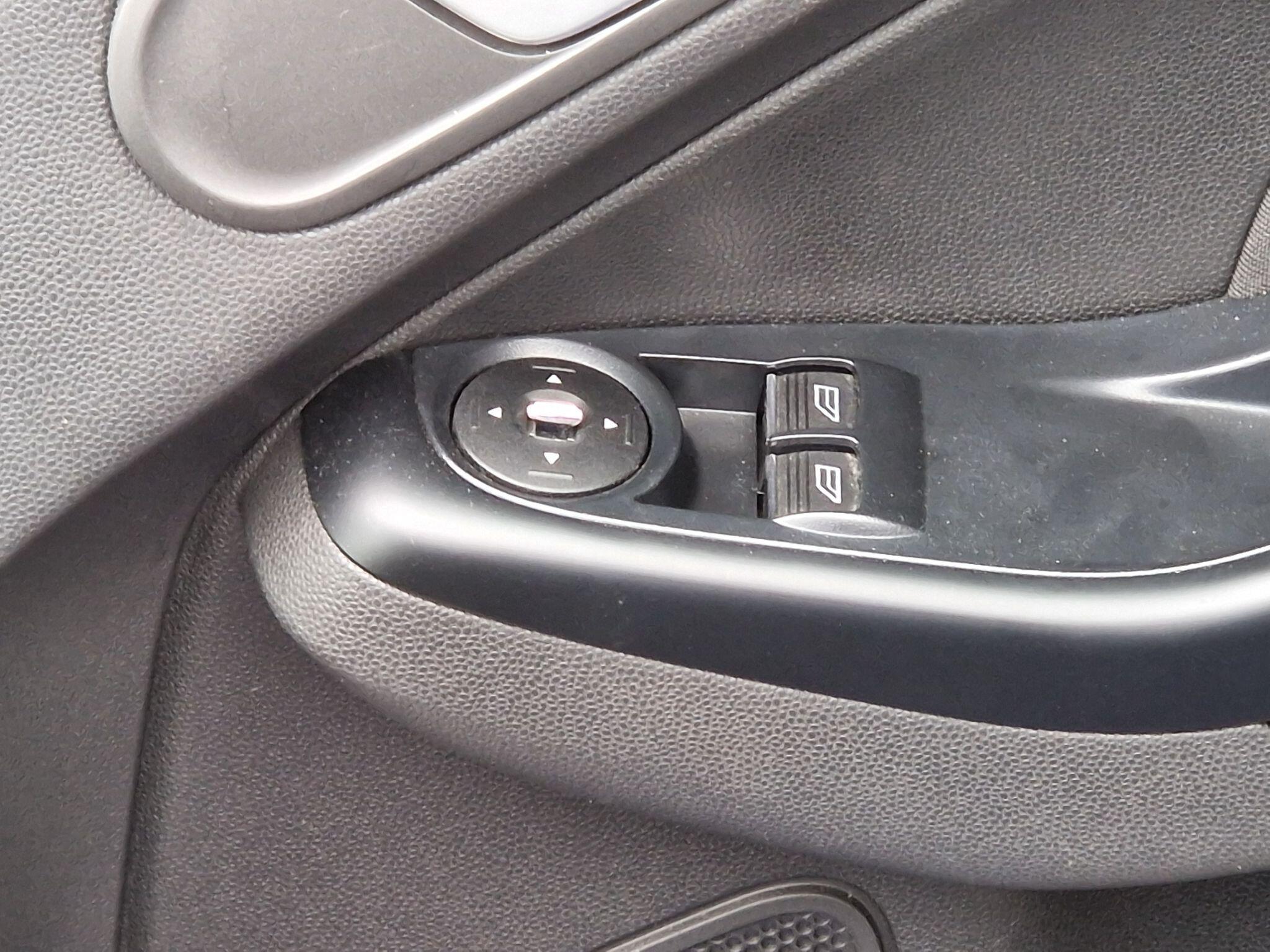 Ford Fiesta - Image 32