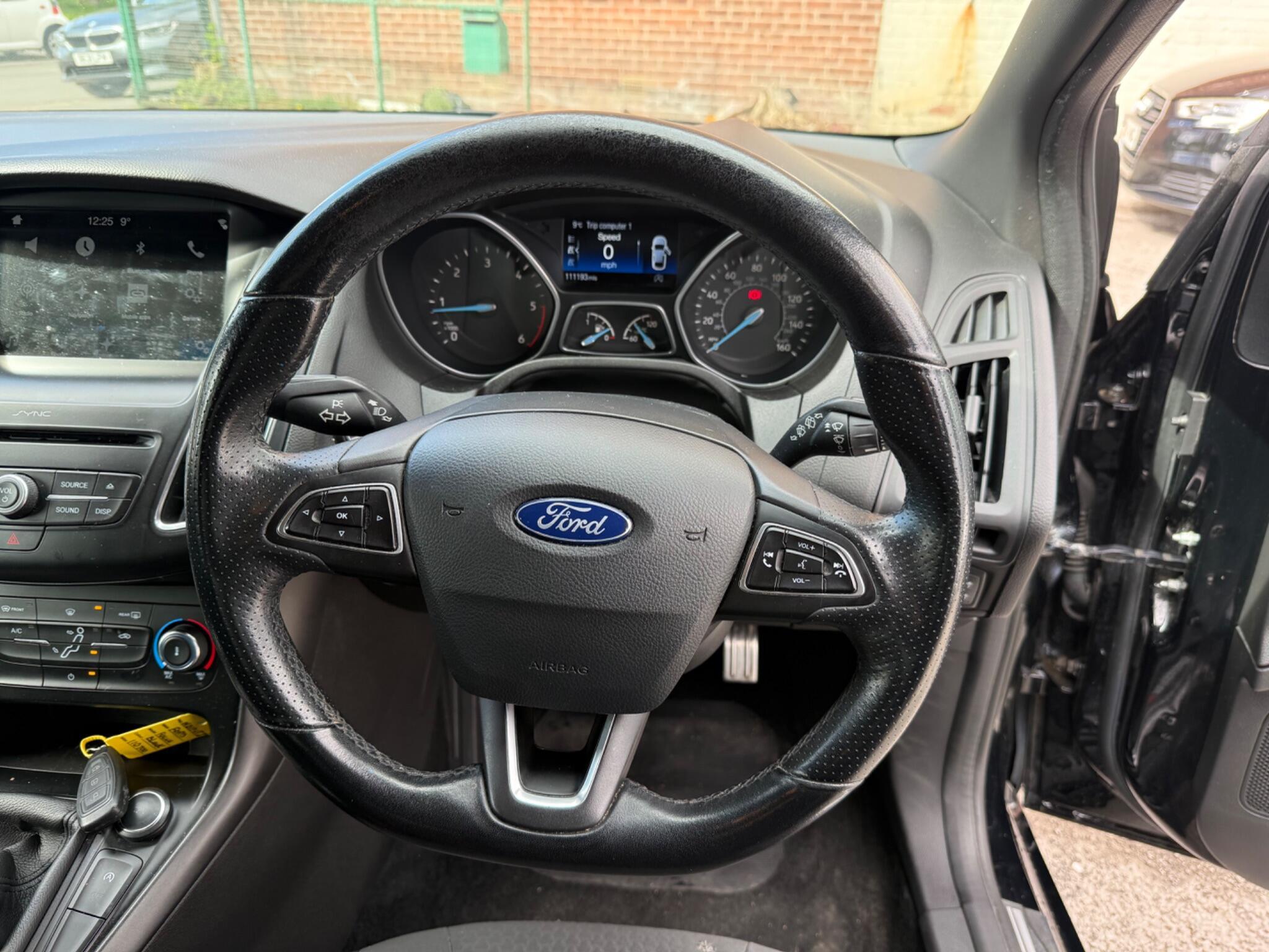 Ford Focus - Image 19