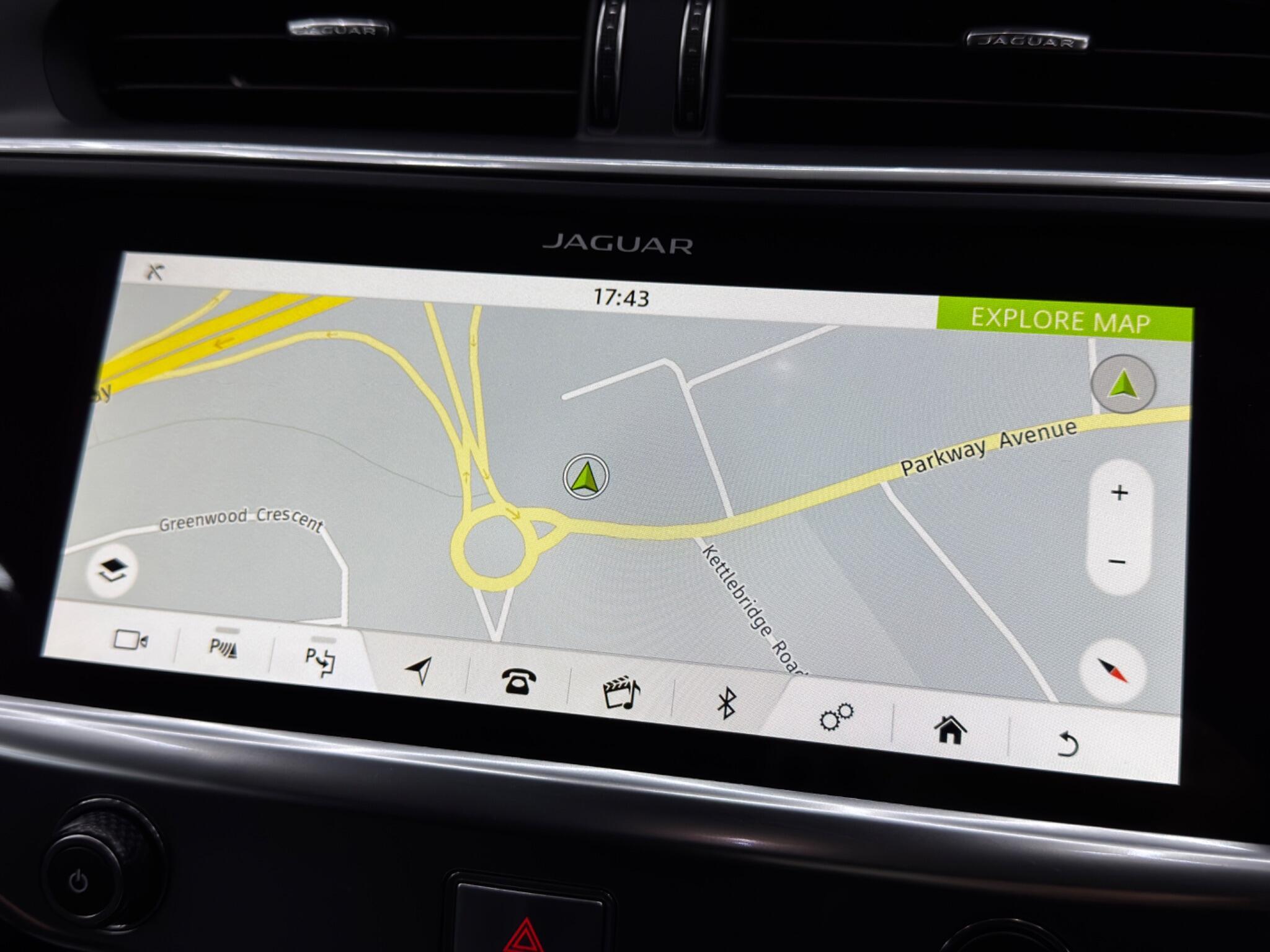 Jaguar I-Pace - Image 29