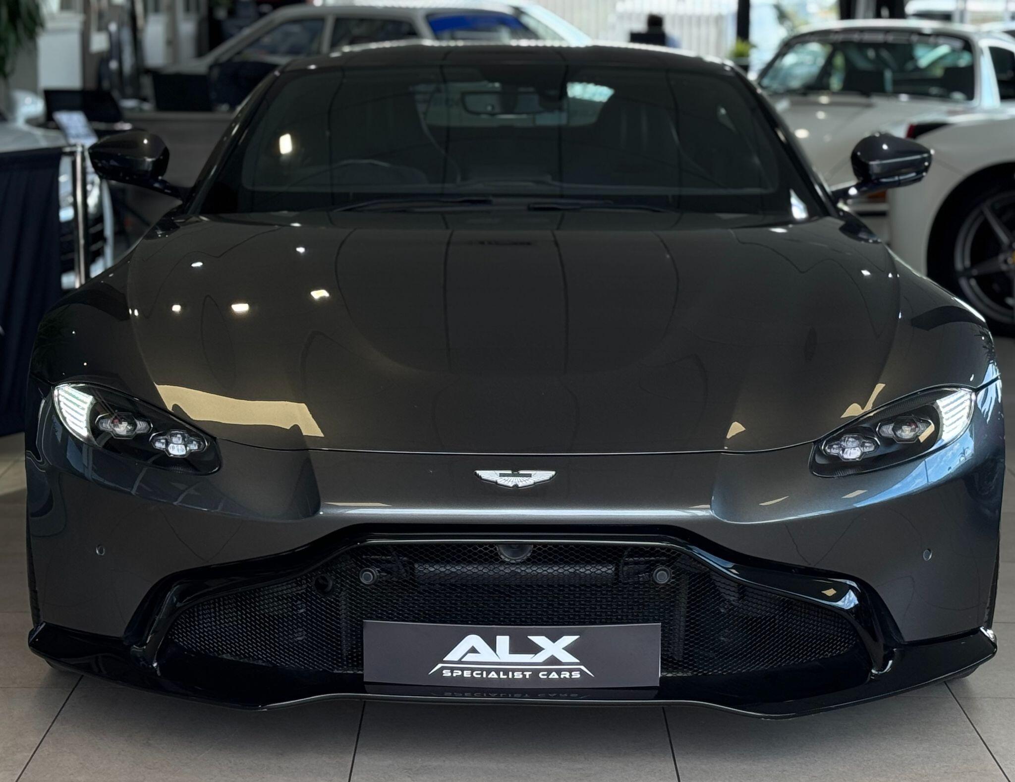 Aston Martin Vantage - Image 4