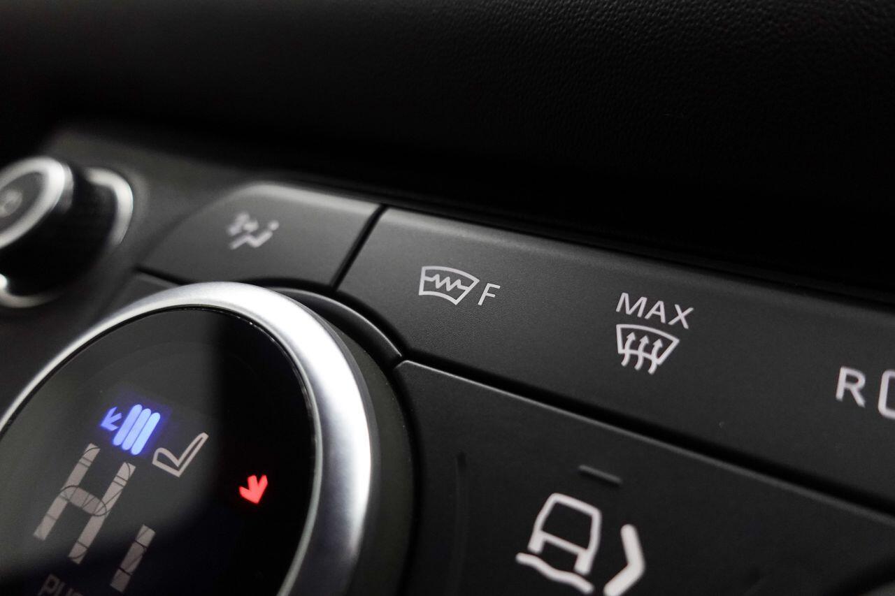 Land Rover Defender 110 - Image 72