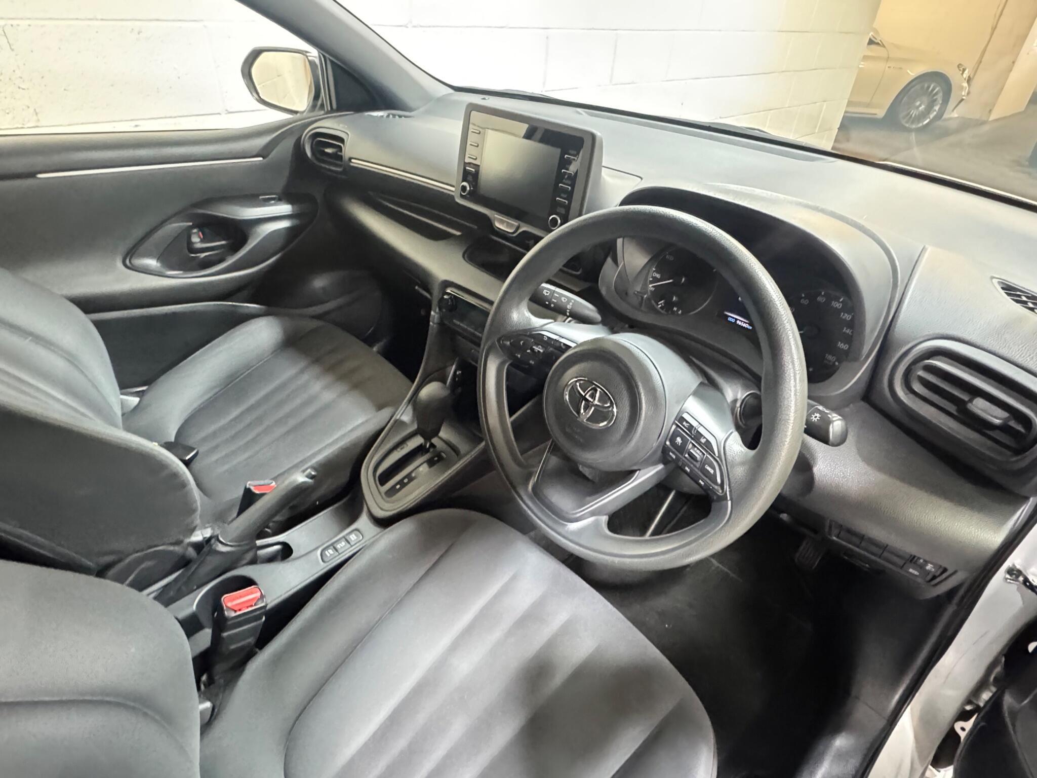 Toyota Yaris - Image 8
