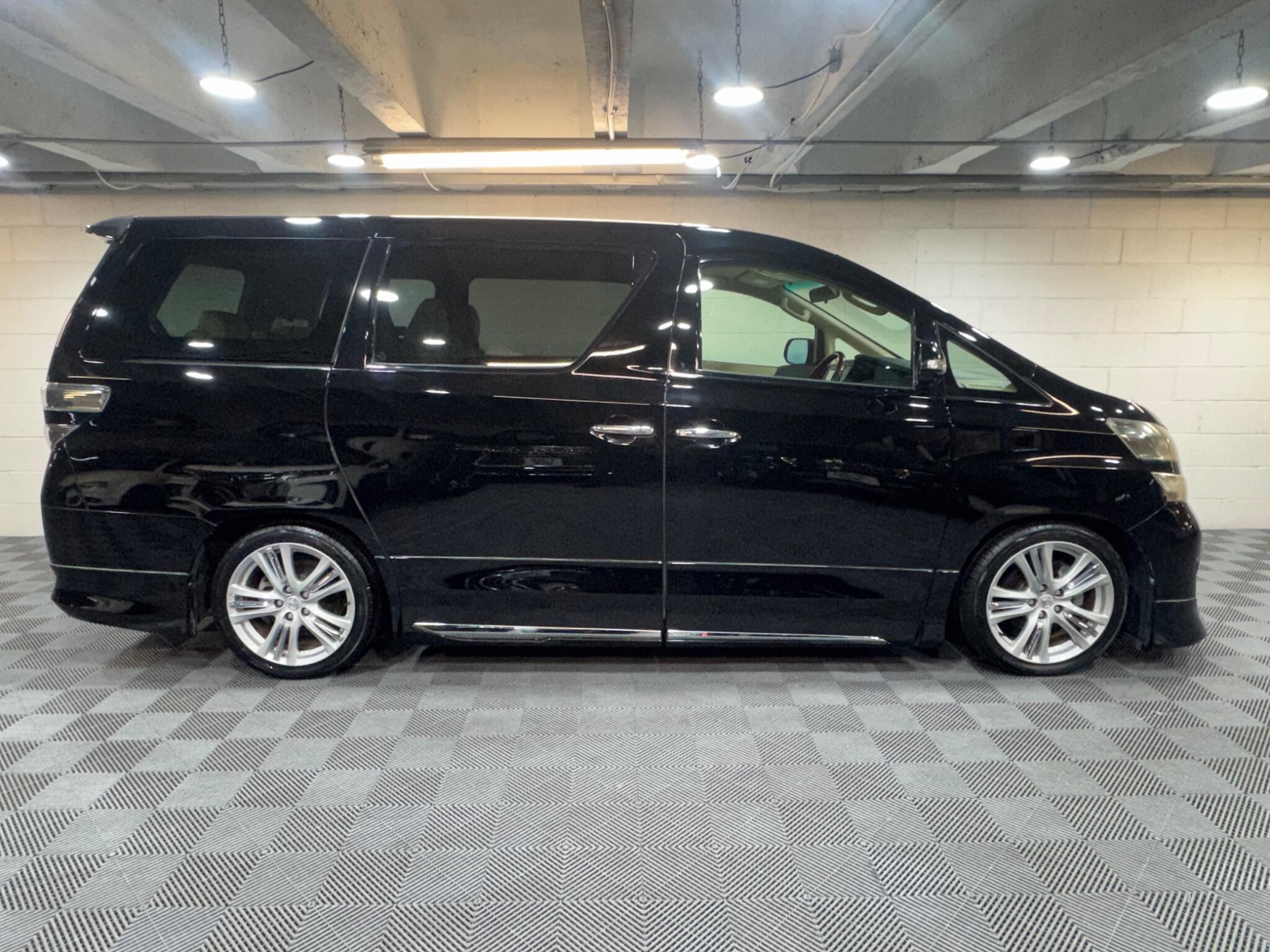 Toyota Vellfire - Image 5