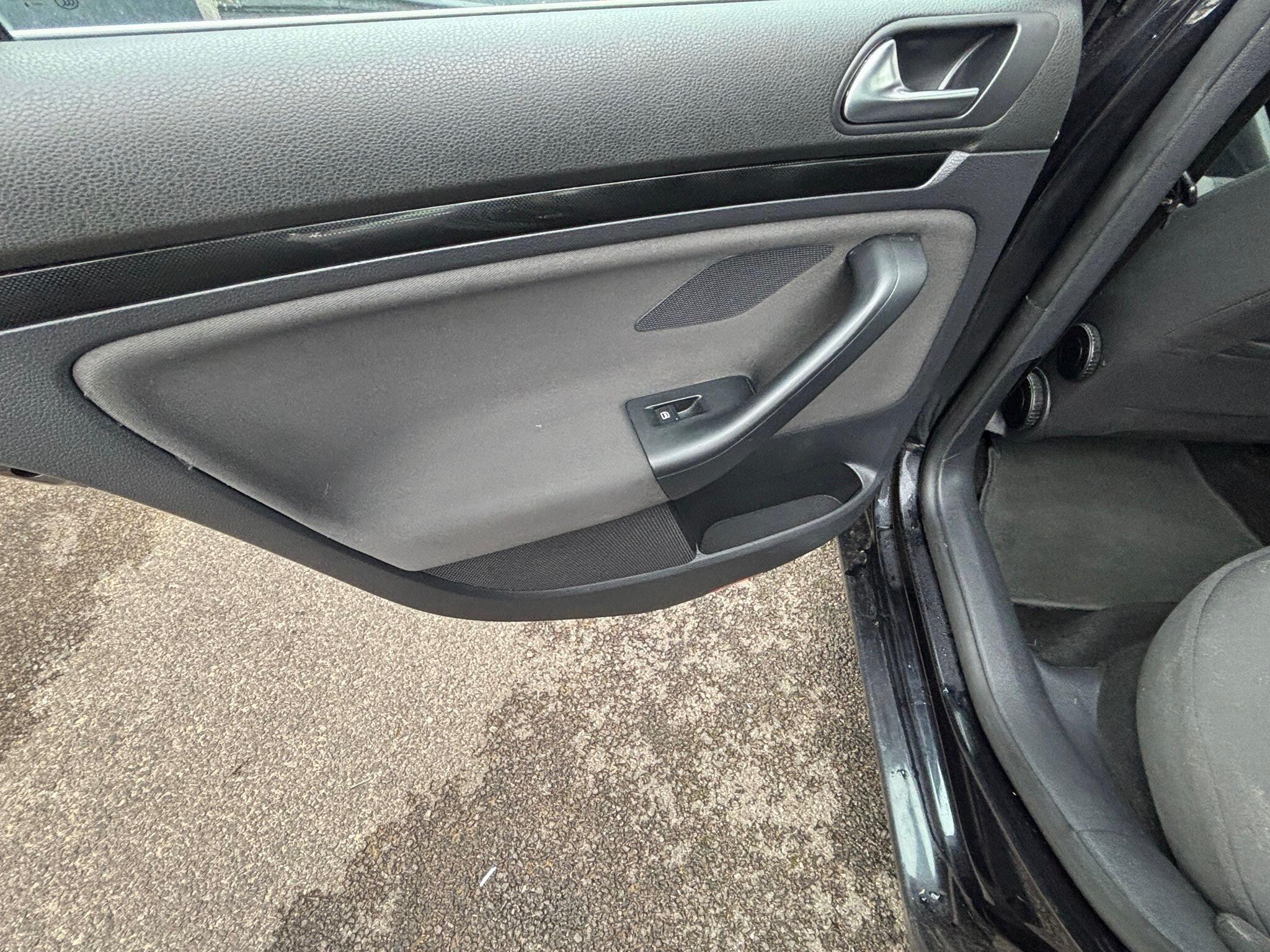 Volkswagen Golf - Image 36