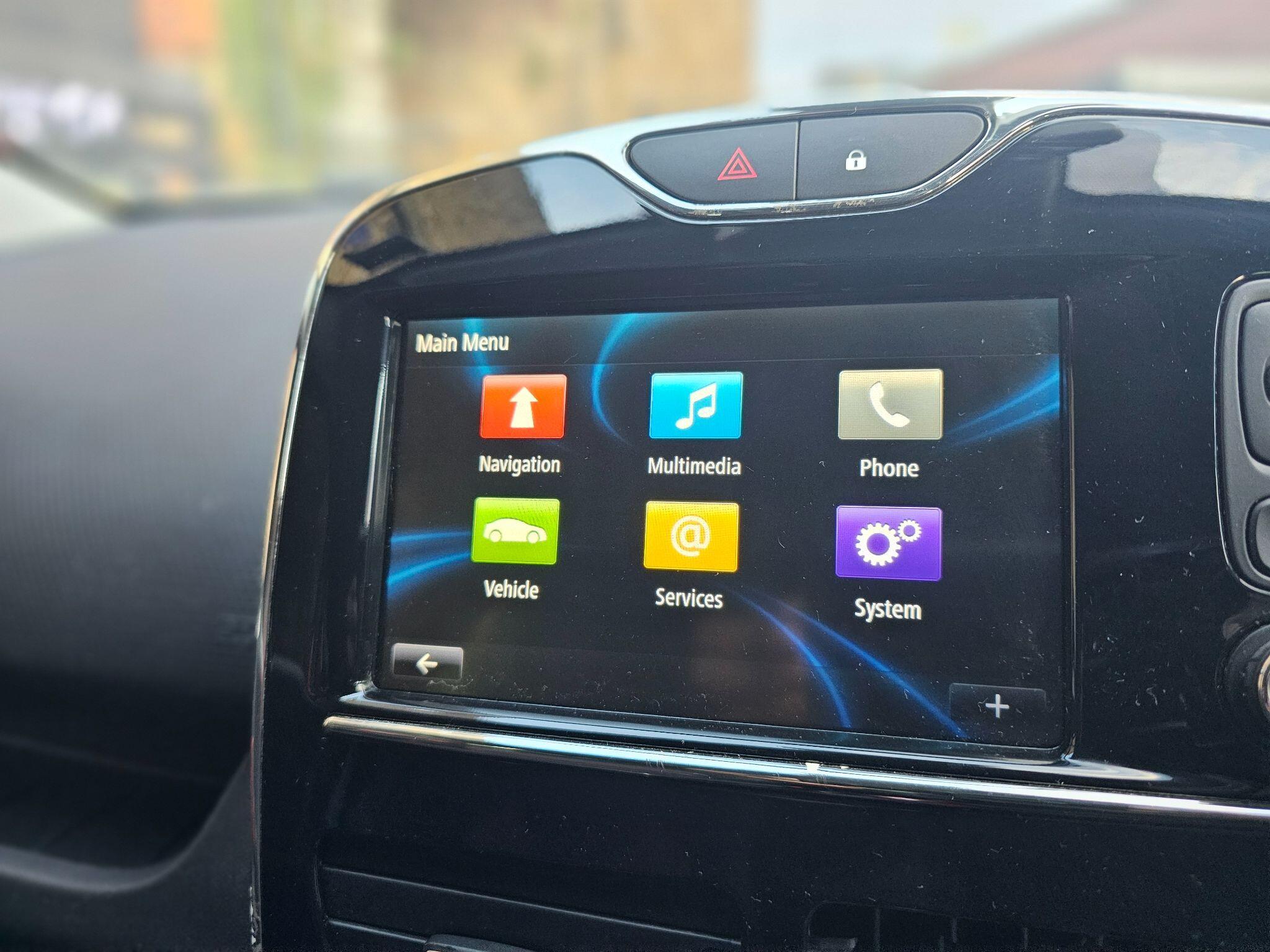 Renault Clio - Image 19