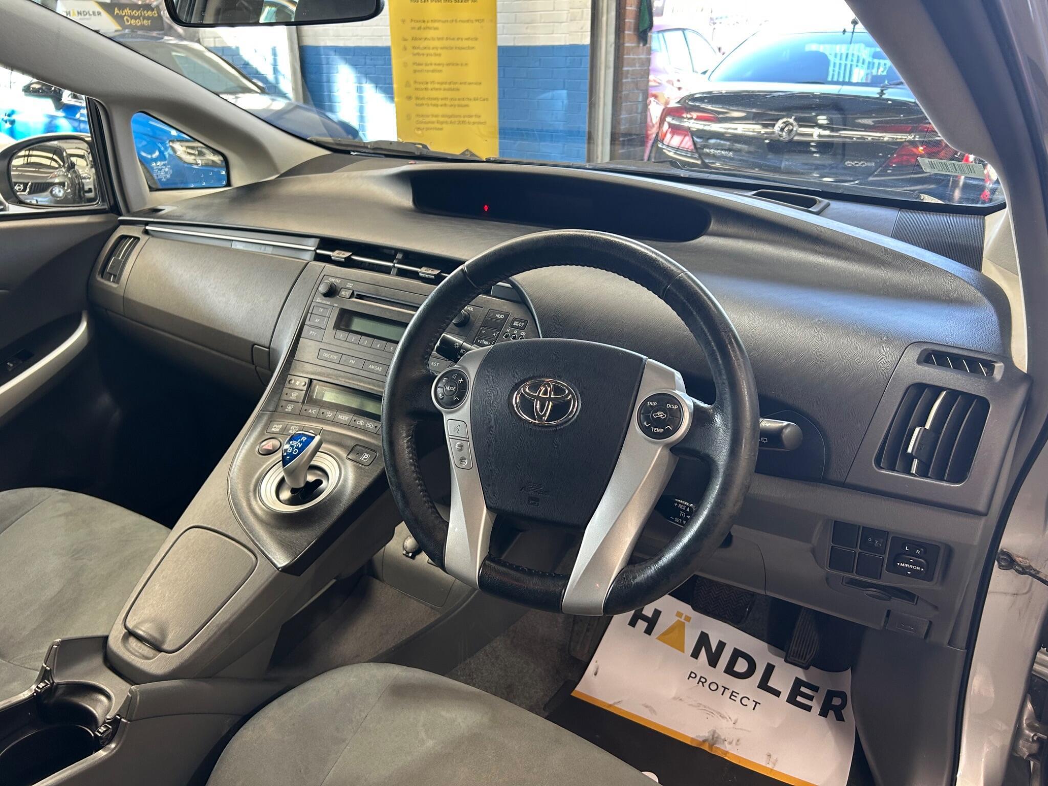 Toyota Prius - Image 7