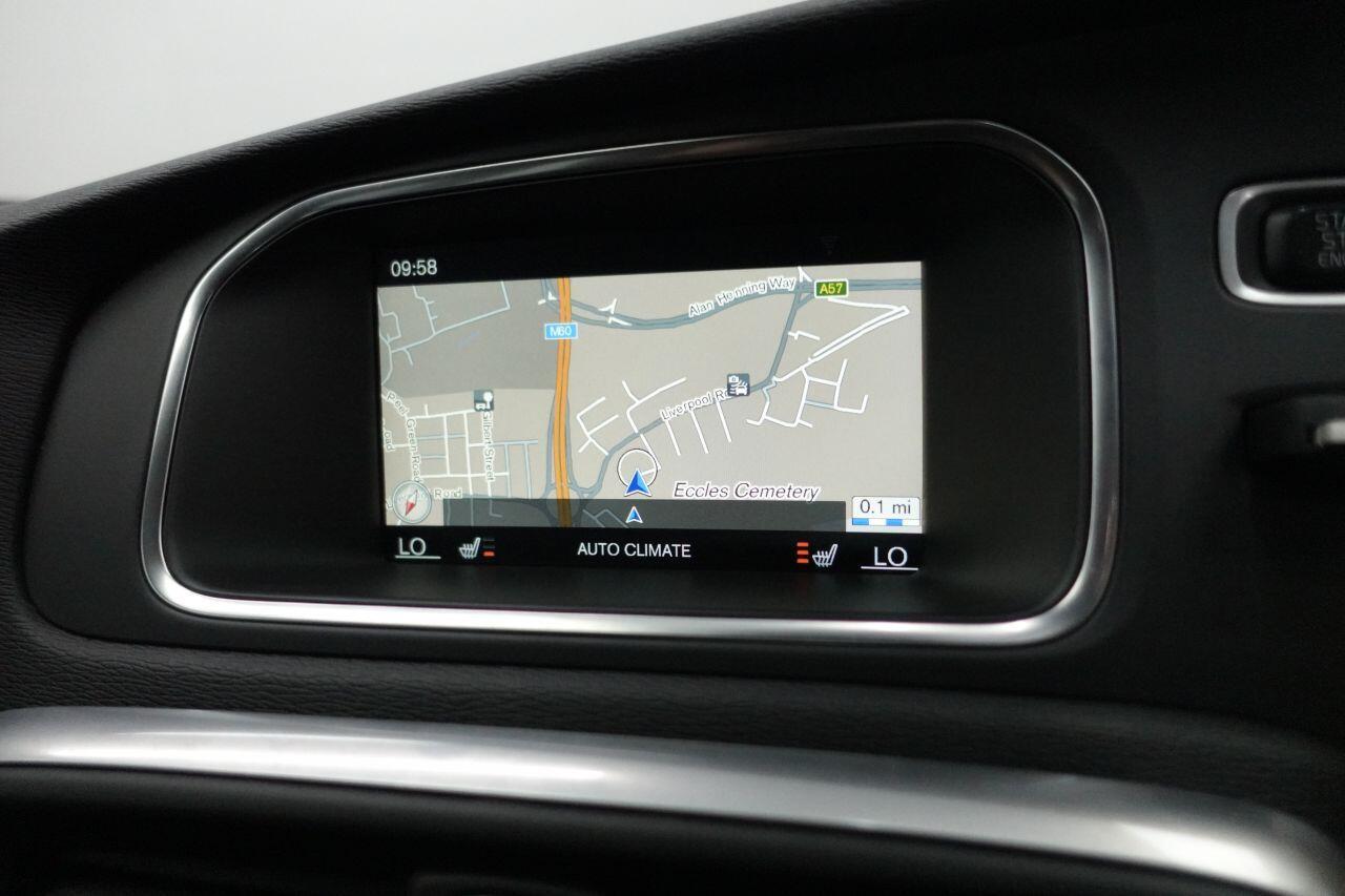 Volvo V40 CROSS COUNTRY - Image 2