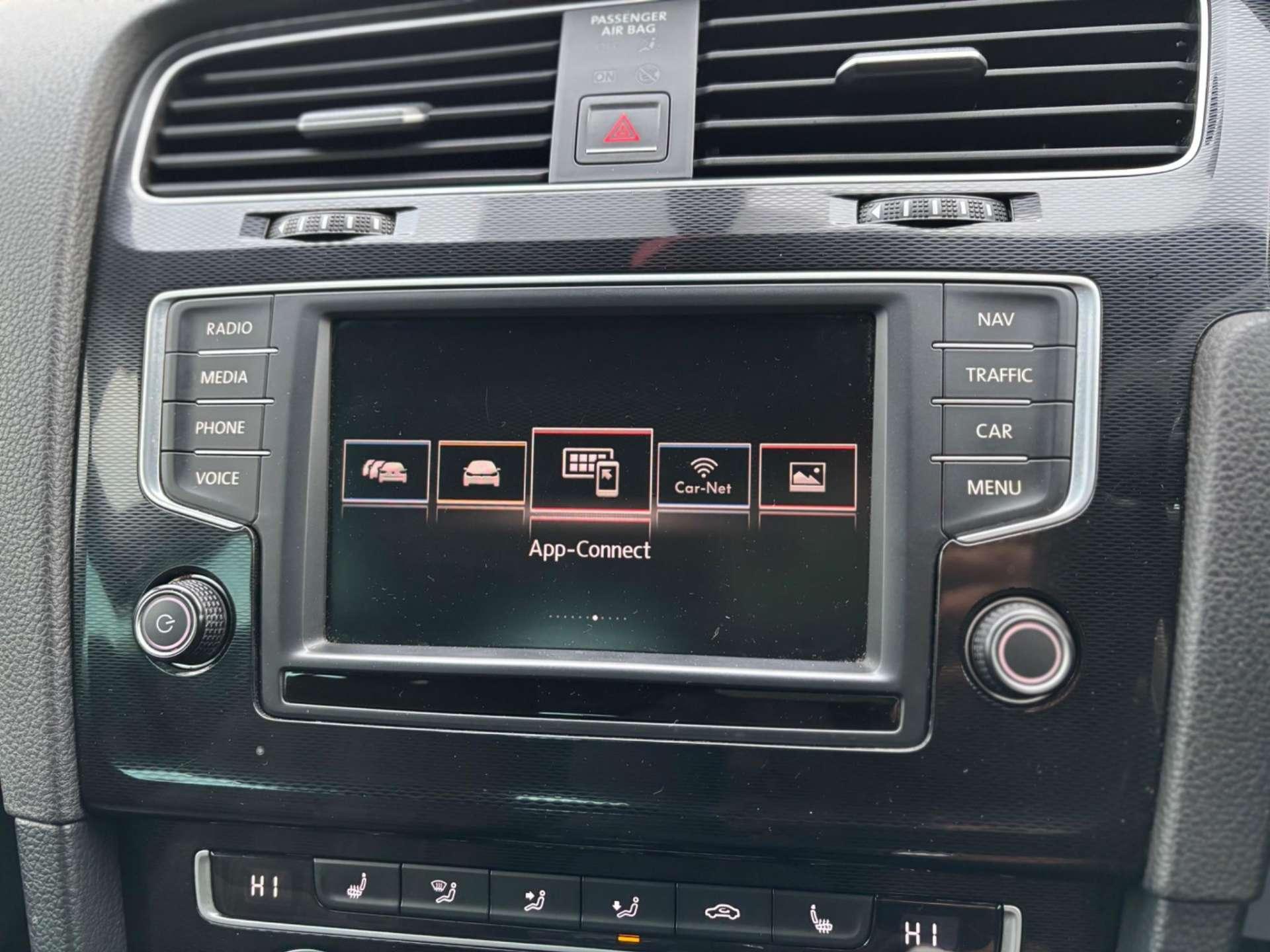 Volkswagen Golf - Image 19