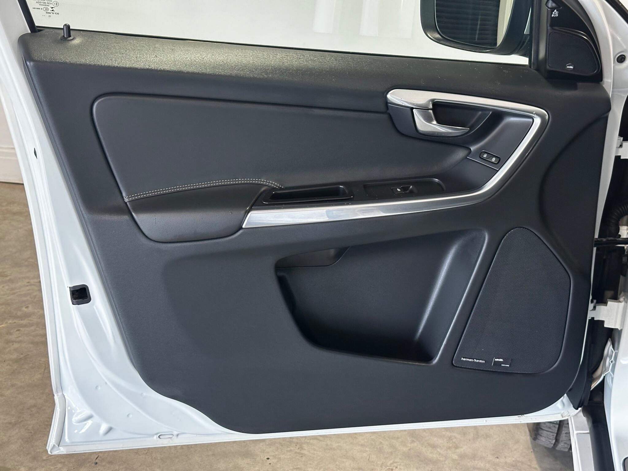 Volvo XC60 - Image 18