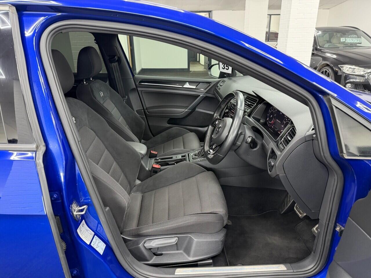 Volkswagen Golf - Image 14