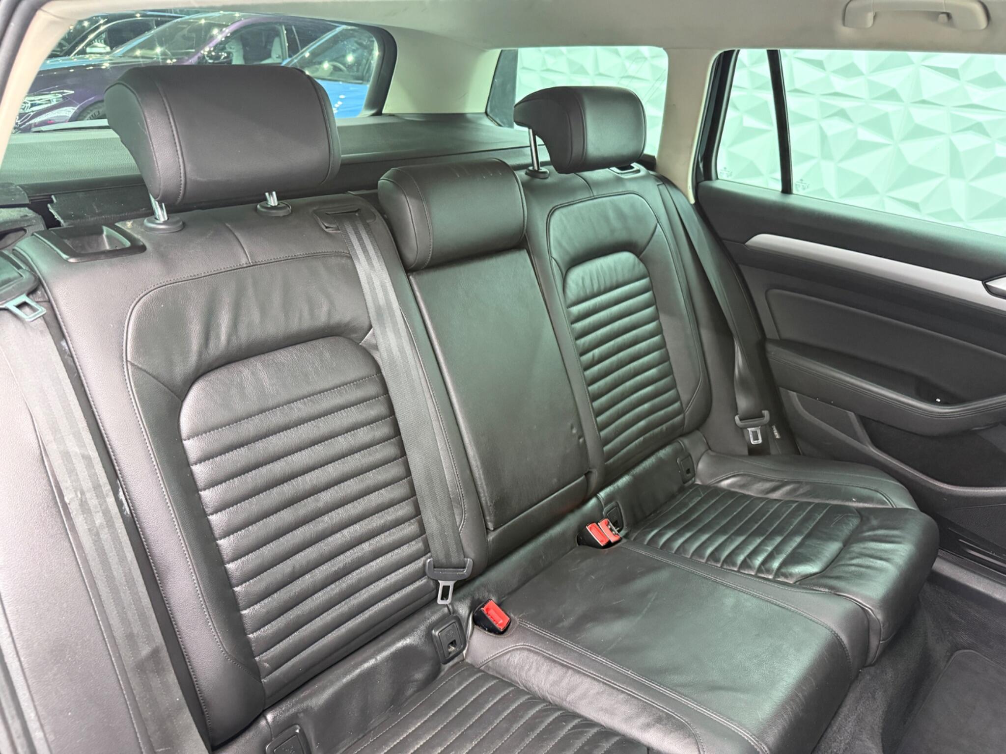 Volkswagen Passat - Image 20