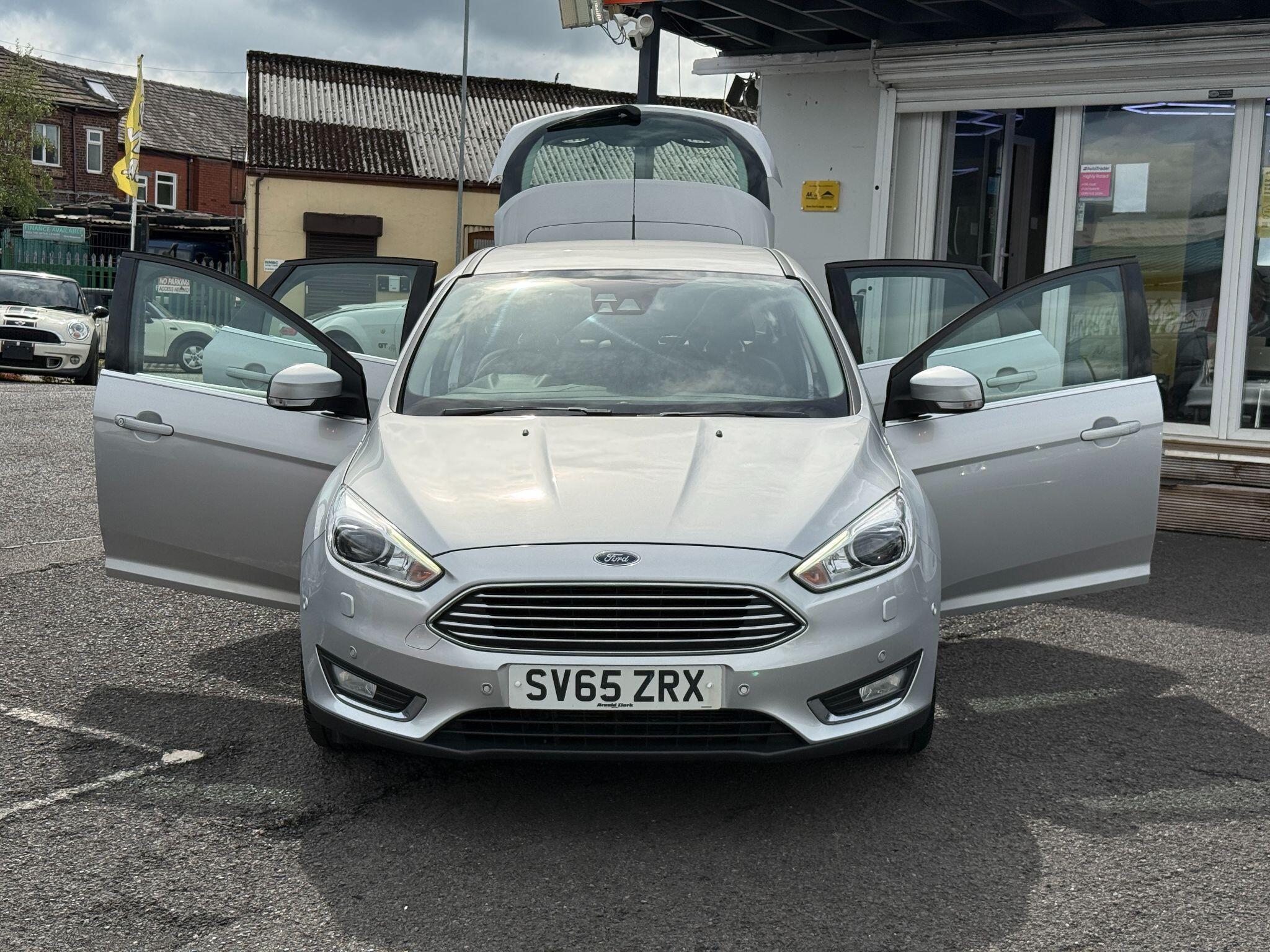Ford Focus - Image 19