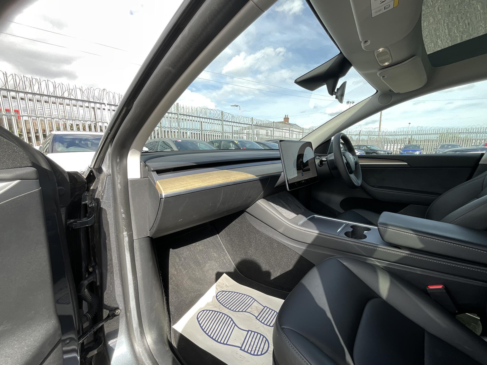 Tesla Model Y - Image 17