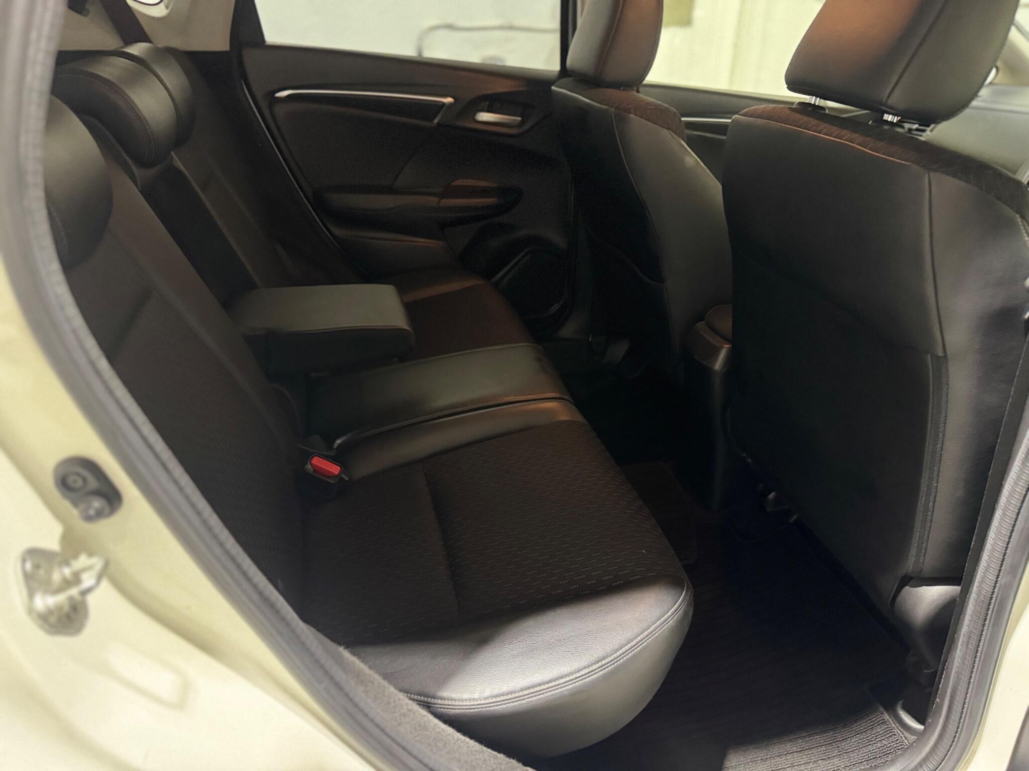 Honda FIT - Image 44