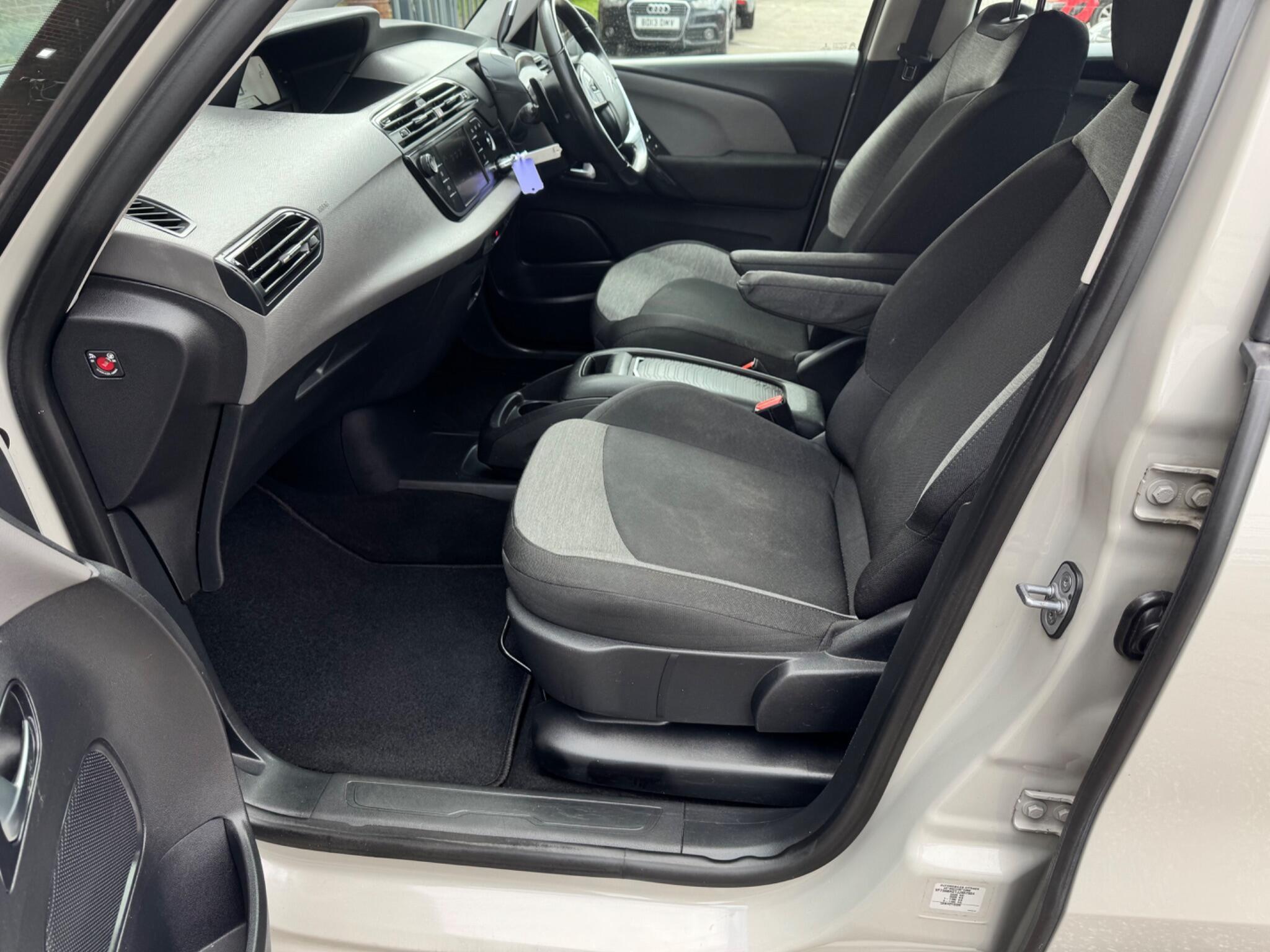 Citroen Grand C4 Picasso - Image 52