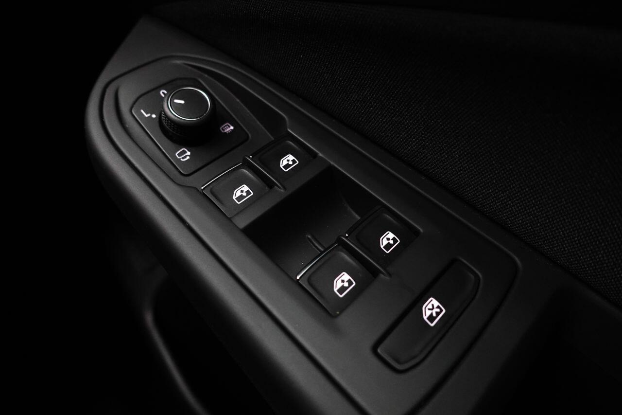 Volkswagen Golf - Image 23