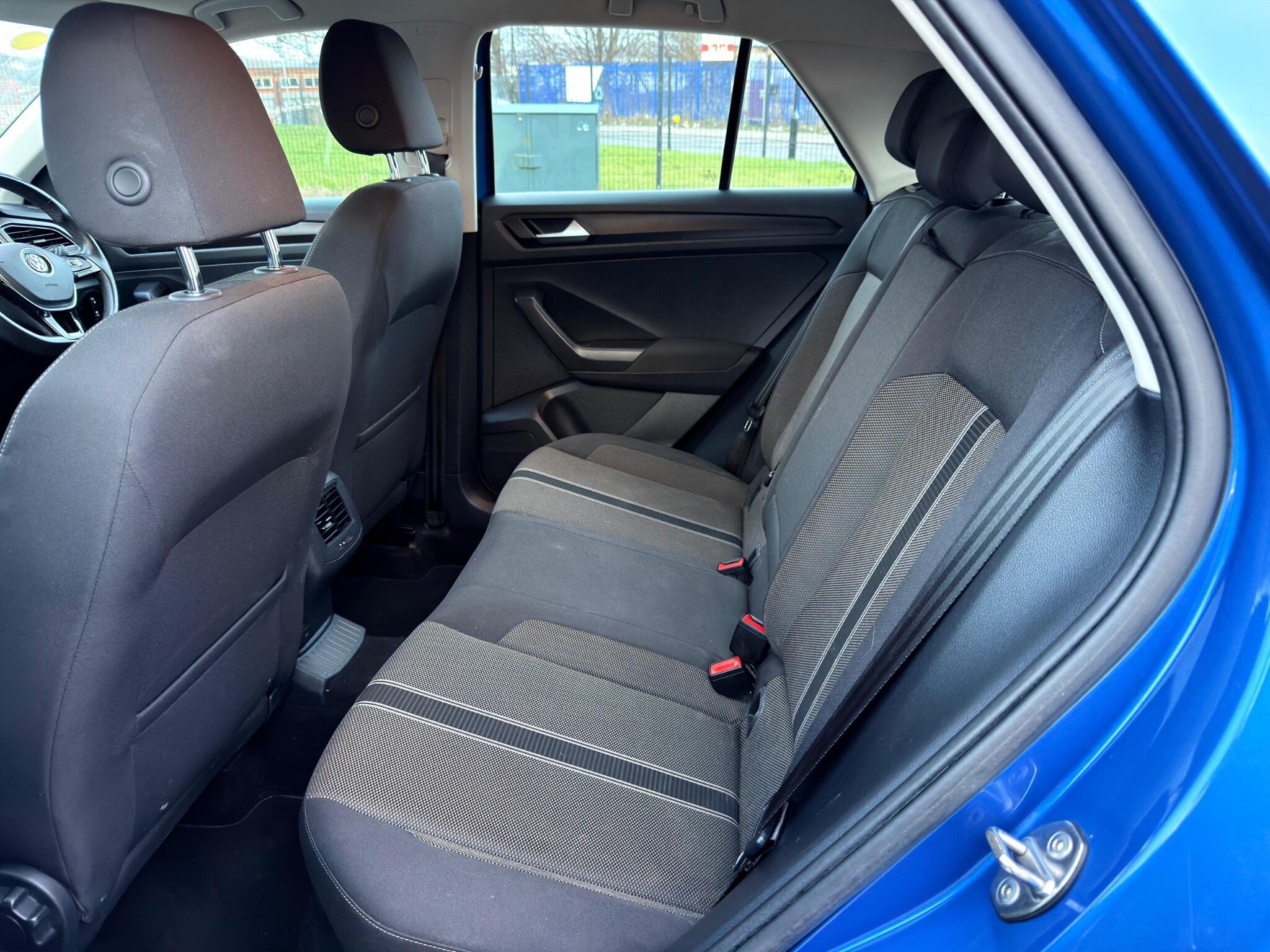 Volkswagen T-Roc - Image 31