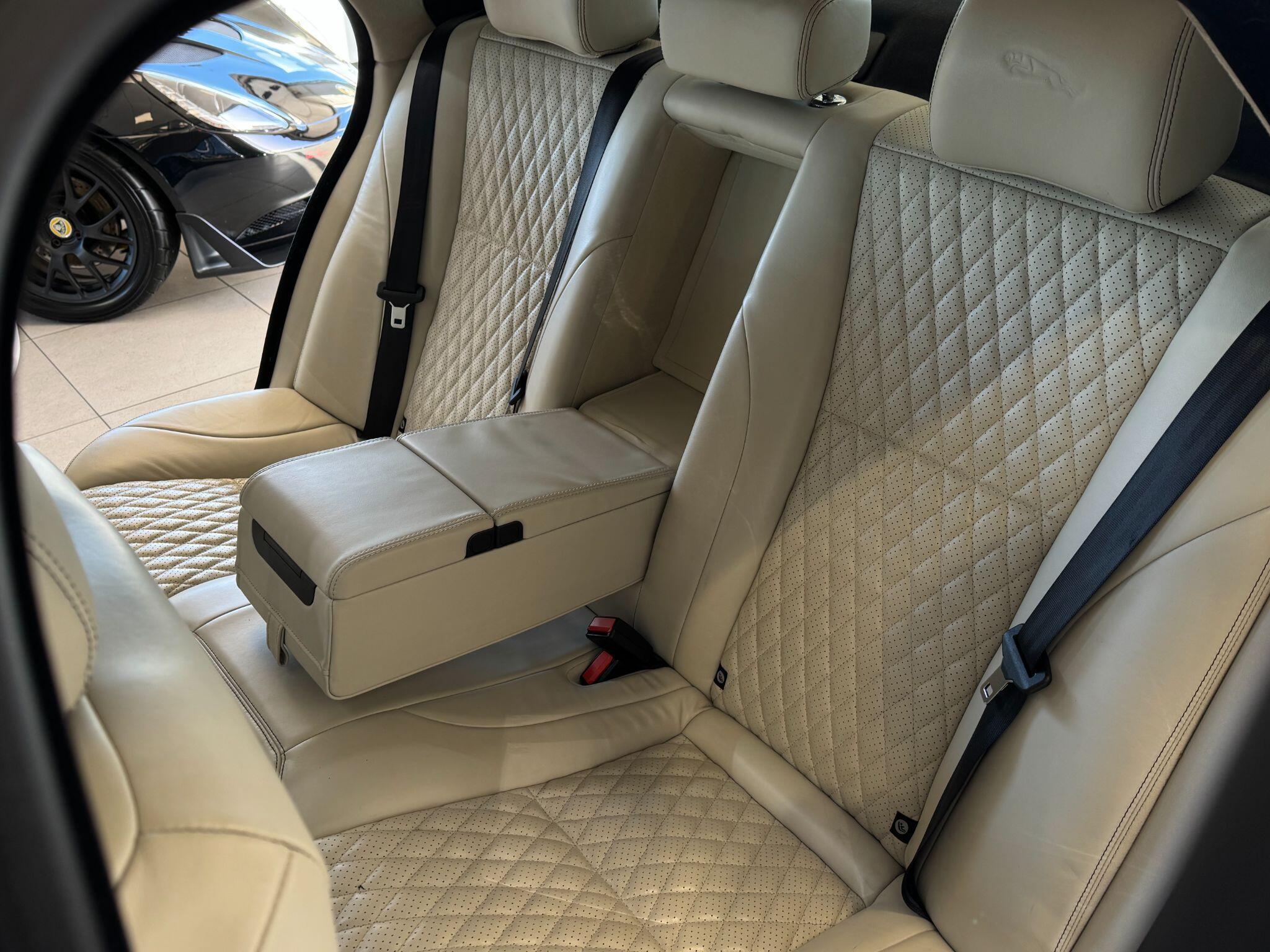 Jaguar XJ - Image 29
