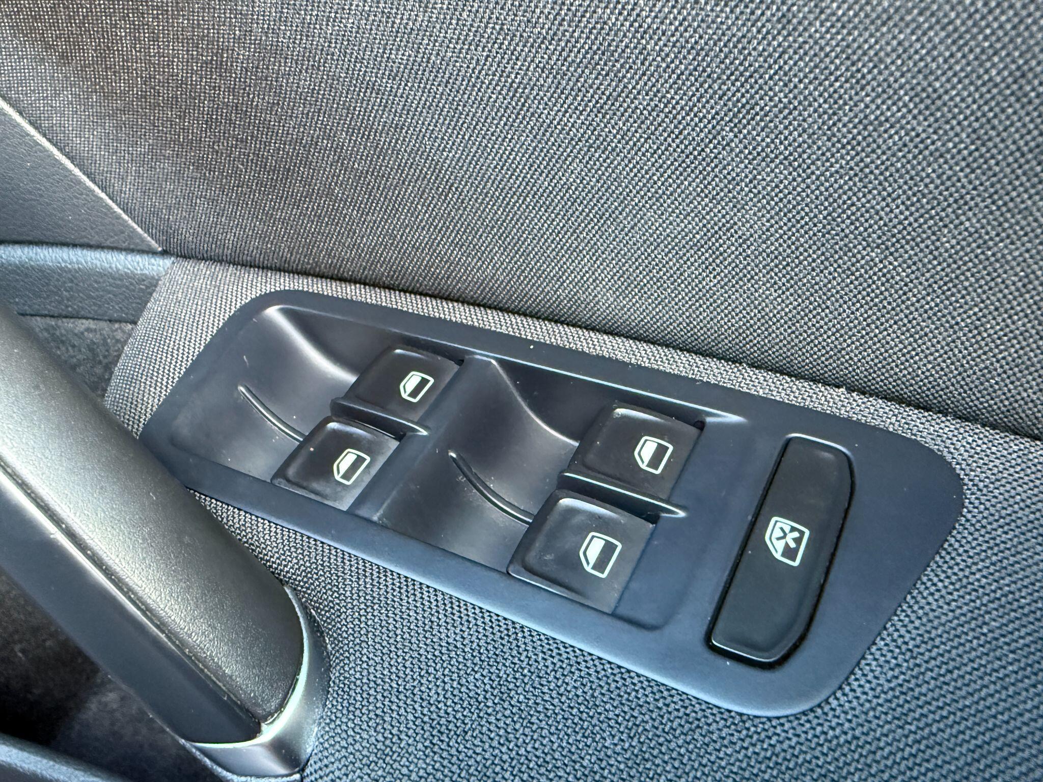 Volkswagen Golf - Image 68