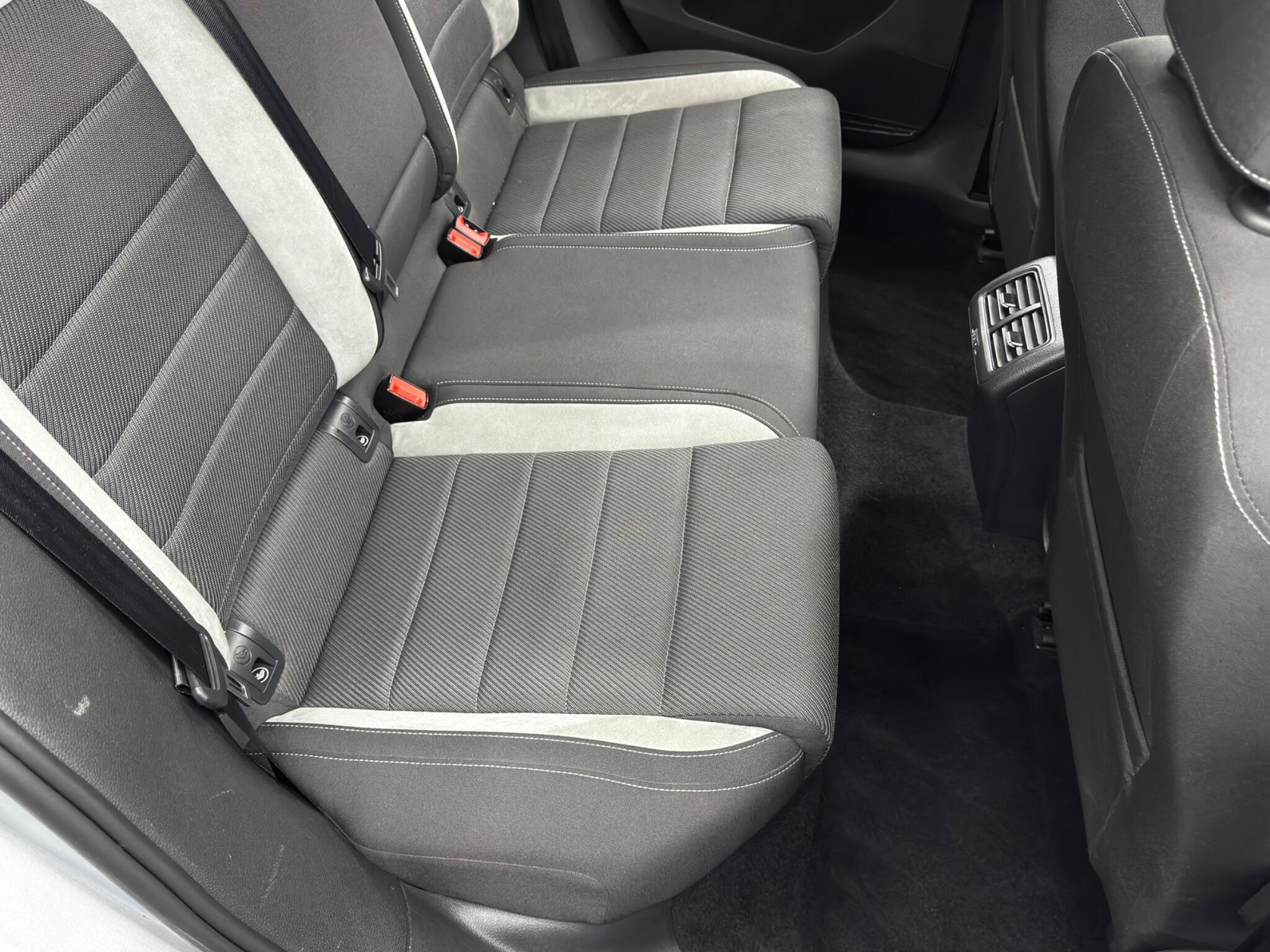 Volkswagen Golf - Image 15